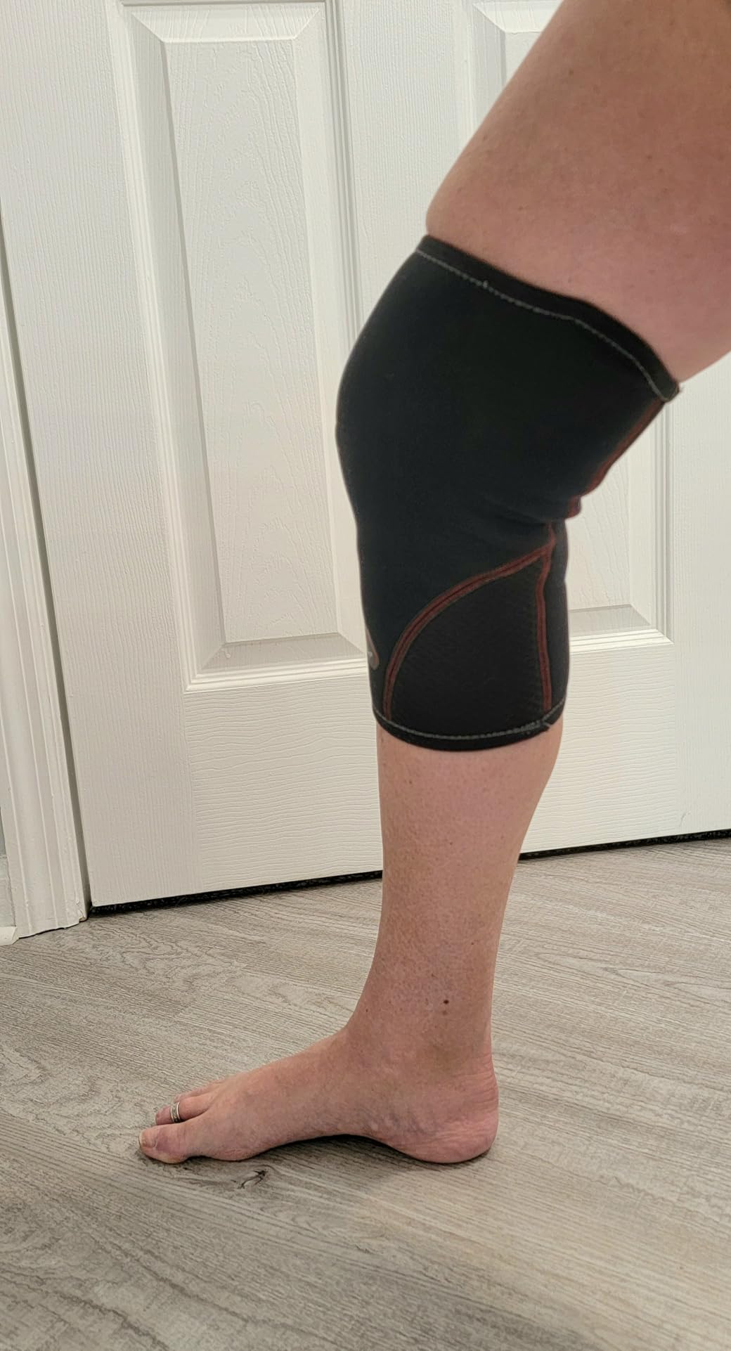McDavid Knee Compression Sleeves. Lightweight Neoprene Support, Men/Women, for Left & Right Knee, Fits Men & Women, Includes 1 Sleeve, Black customer photo 2