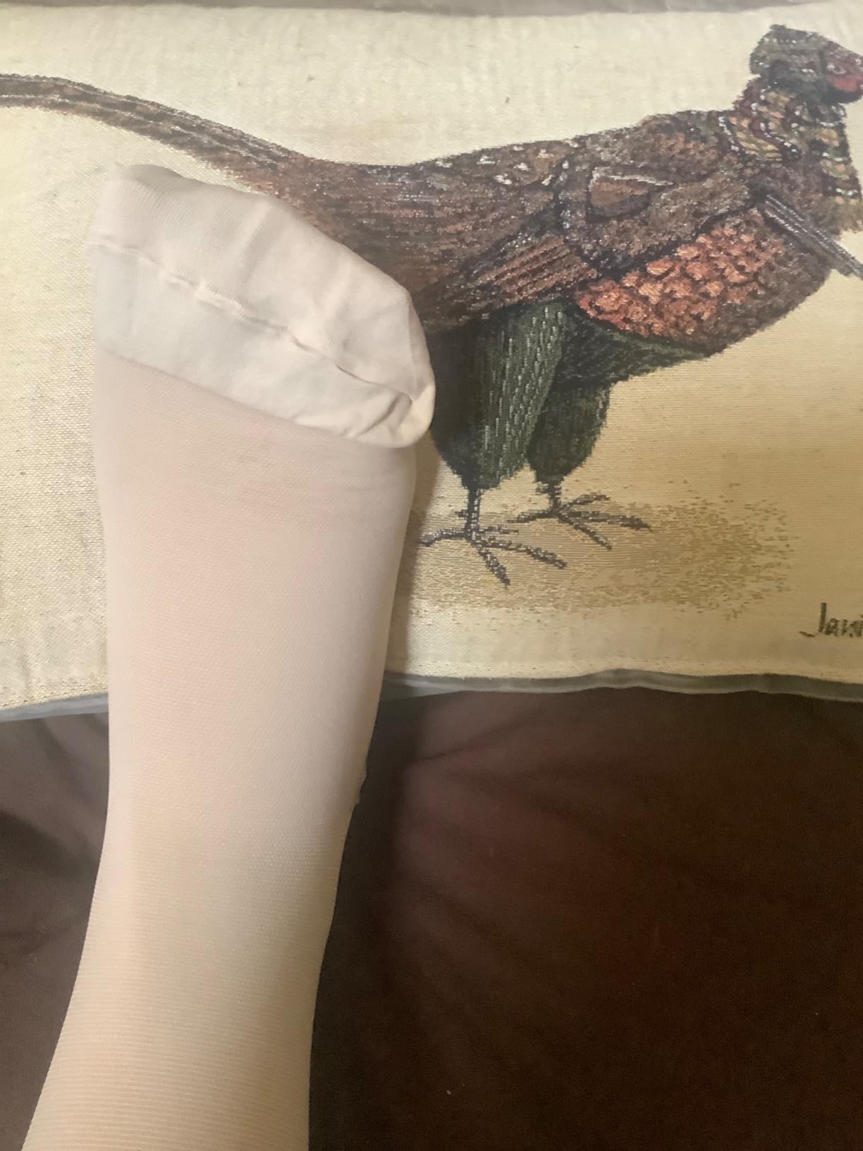 Truform 20-30 mmHg Compression Stockings for Men and Women, Knee High Length, Closed Toe, Beige, Medium customer photo 2