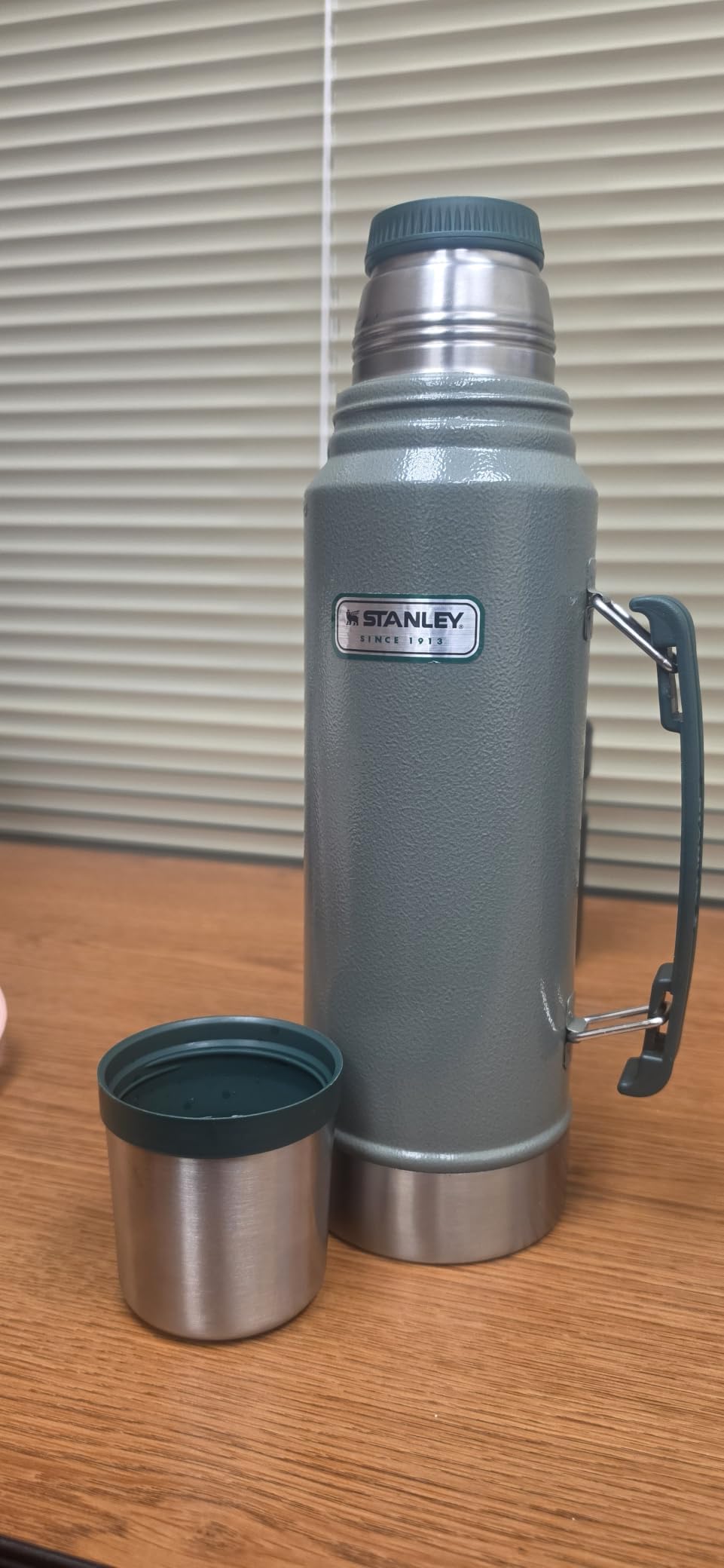 Stanley Heritage Classic Vacuum Bottle with Handle 1.1 qt | Wide Mouth w/Leakproof Cup Lid | Keep Drinks Hot or Cold | Insulated Stainless Steel Thermal Bottle | BPA-Free | Hammertone Green customer photo 1