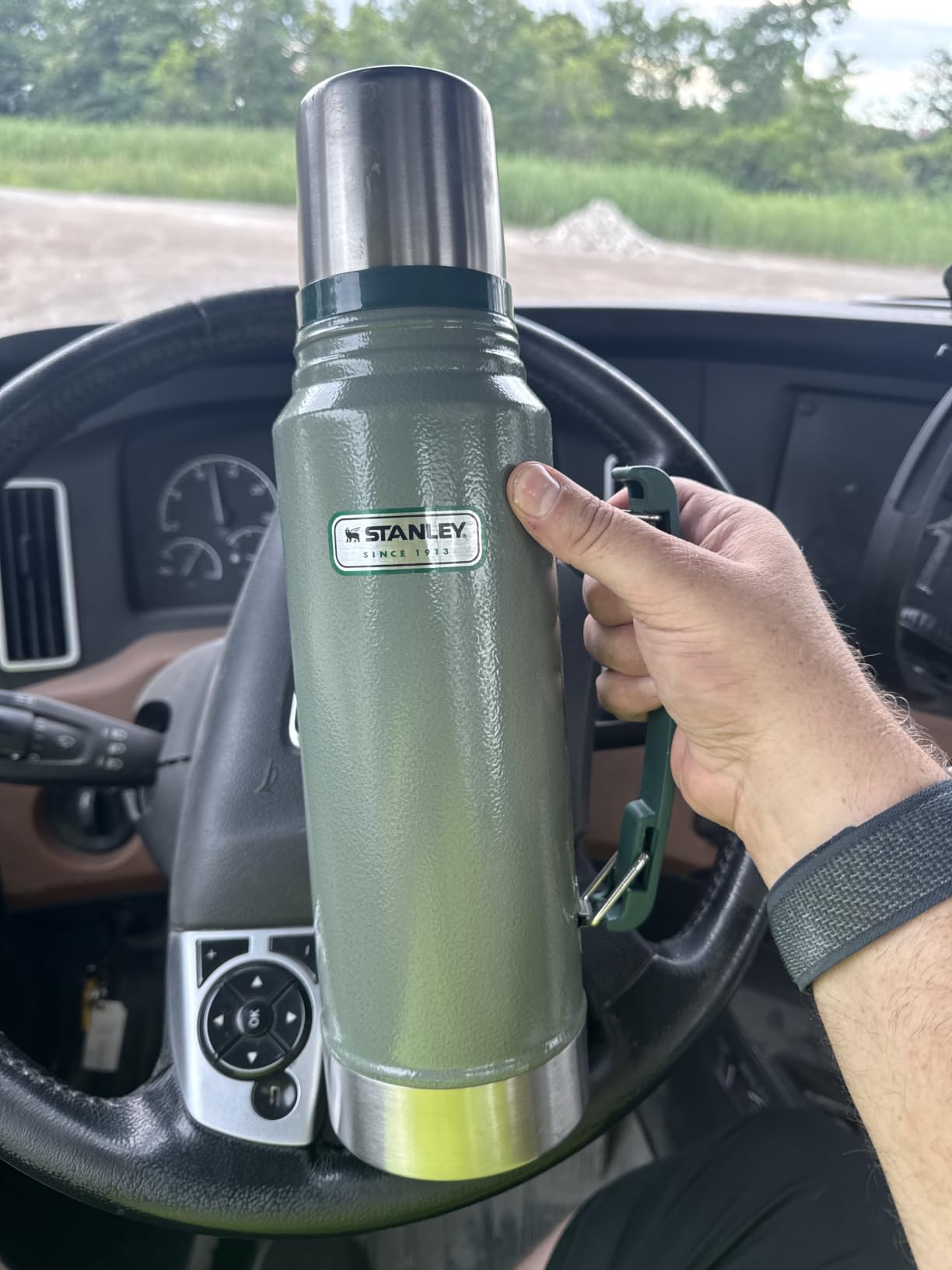 Stanley Heritage Classic Vacuum Bottle with Handle 1.1 qt | Wide Mouth w/Leakproof Cup Lid | Keep Drinks Hot or Cold | Insulated Stainless Steel Thermal Bottle | BPA-Free | Hammertone Green customer photo 2