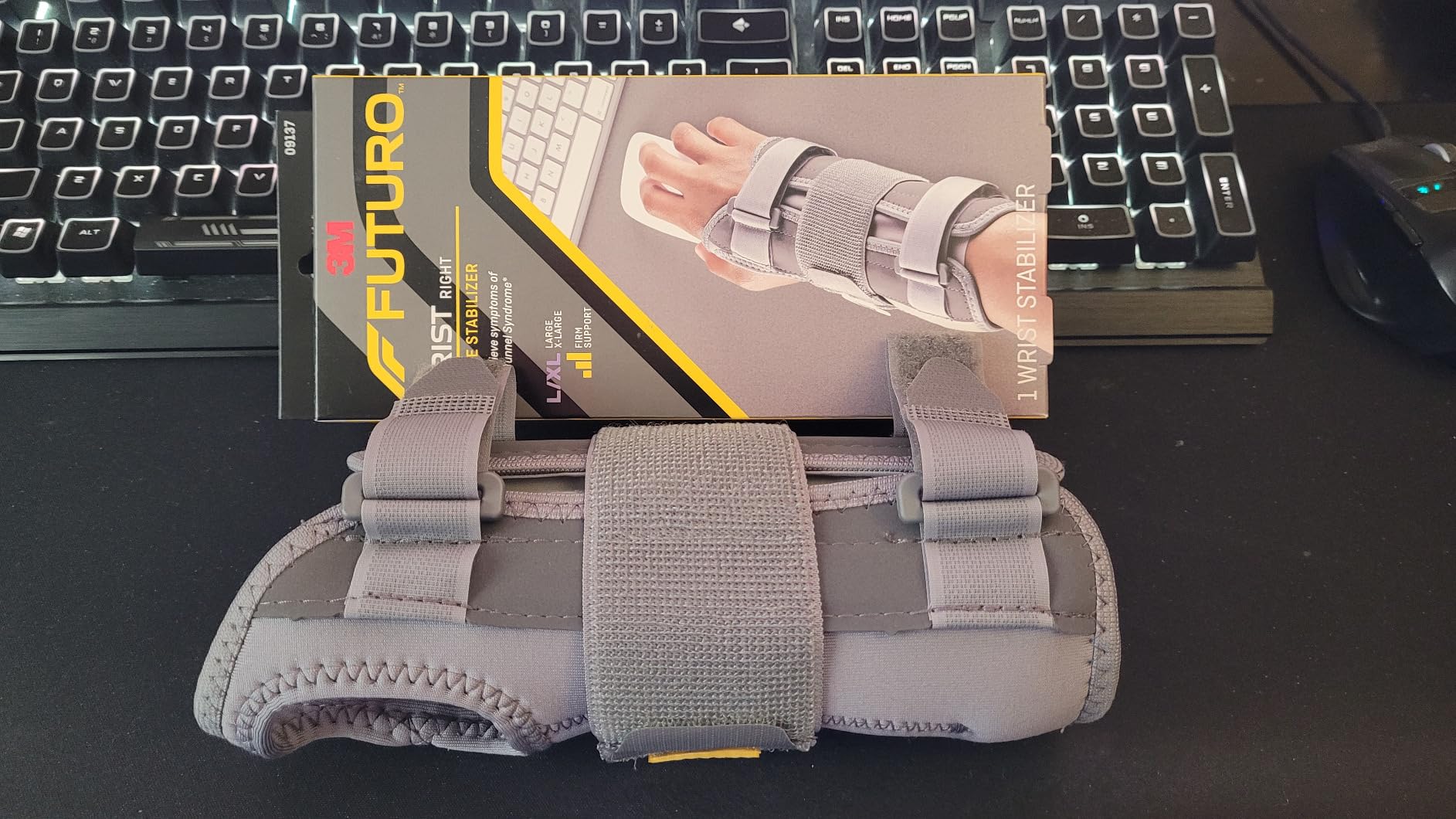 FUTURO Deluxe Wrist Stabilizer Right Hand, L/XL customer photo 1