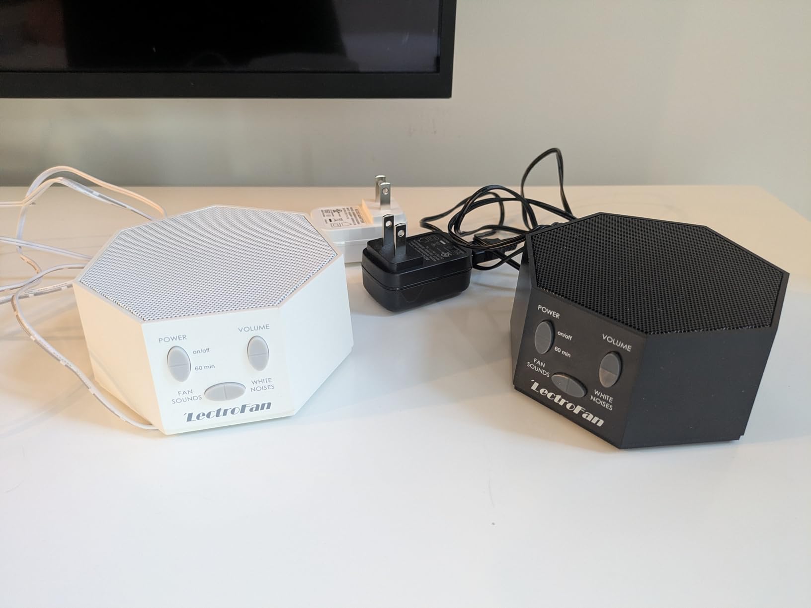 Adaptive Sound Technologies LectroFan High Fidelity White Noise Machine with 20 Unique Non-Looping Fan and White Noise Sounds and Sleep Timer customer photo 1