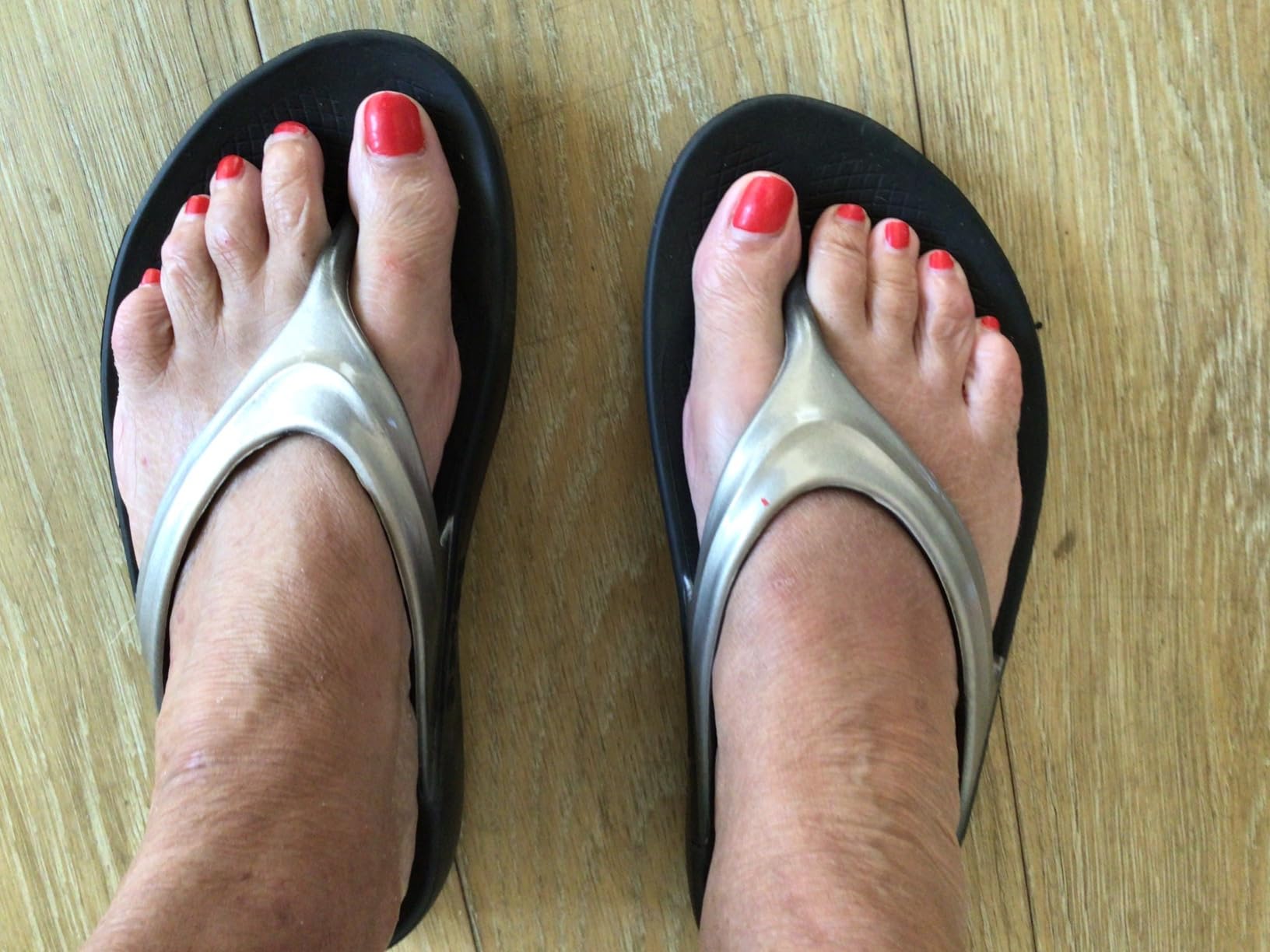 OOFOS OOlala Luxe Recovery Sandal - Women's customer photo 1