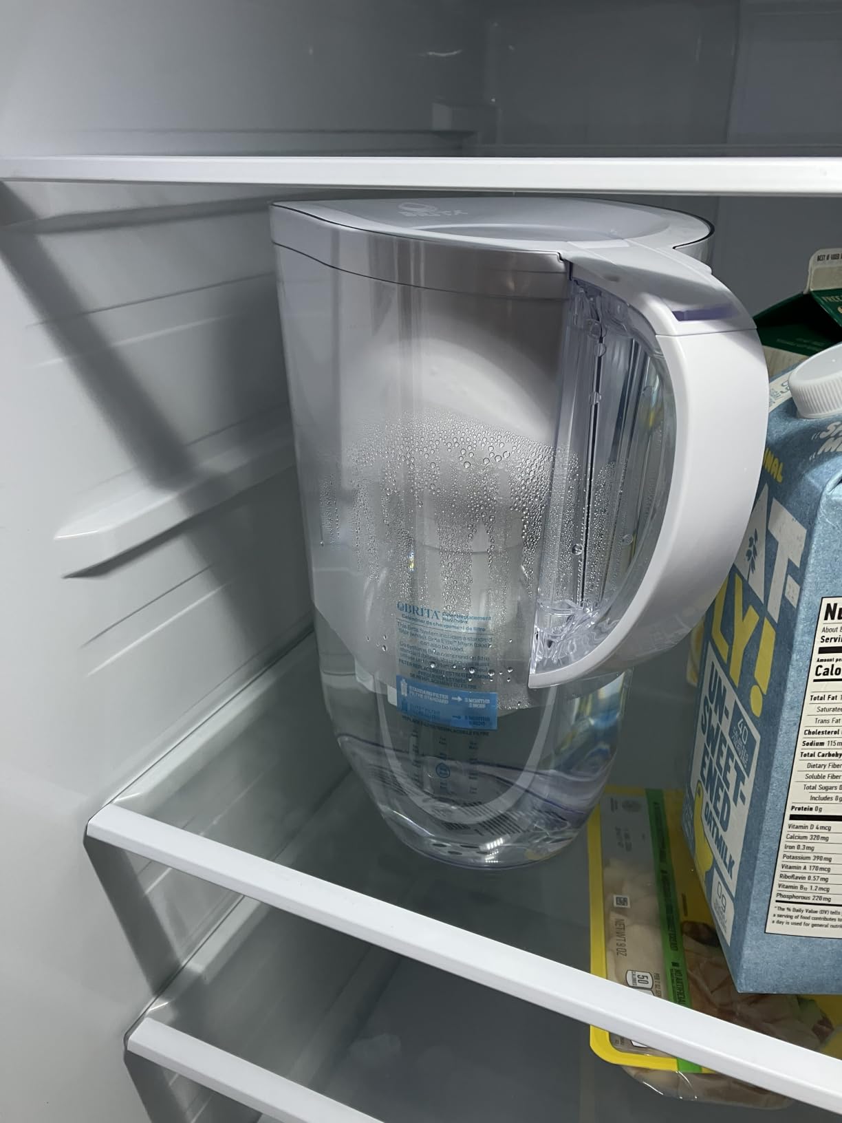 Brita Large 10-Cup Water Filter Pitcher, WQA NSF/ANSI Certified, Removes Chlorine Taste & Odor, Reduces Zinc, Copper & Mercury, 1 Standard Filter, Lasts 2 Months, Bright White customer photo 1