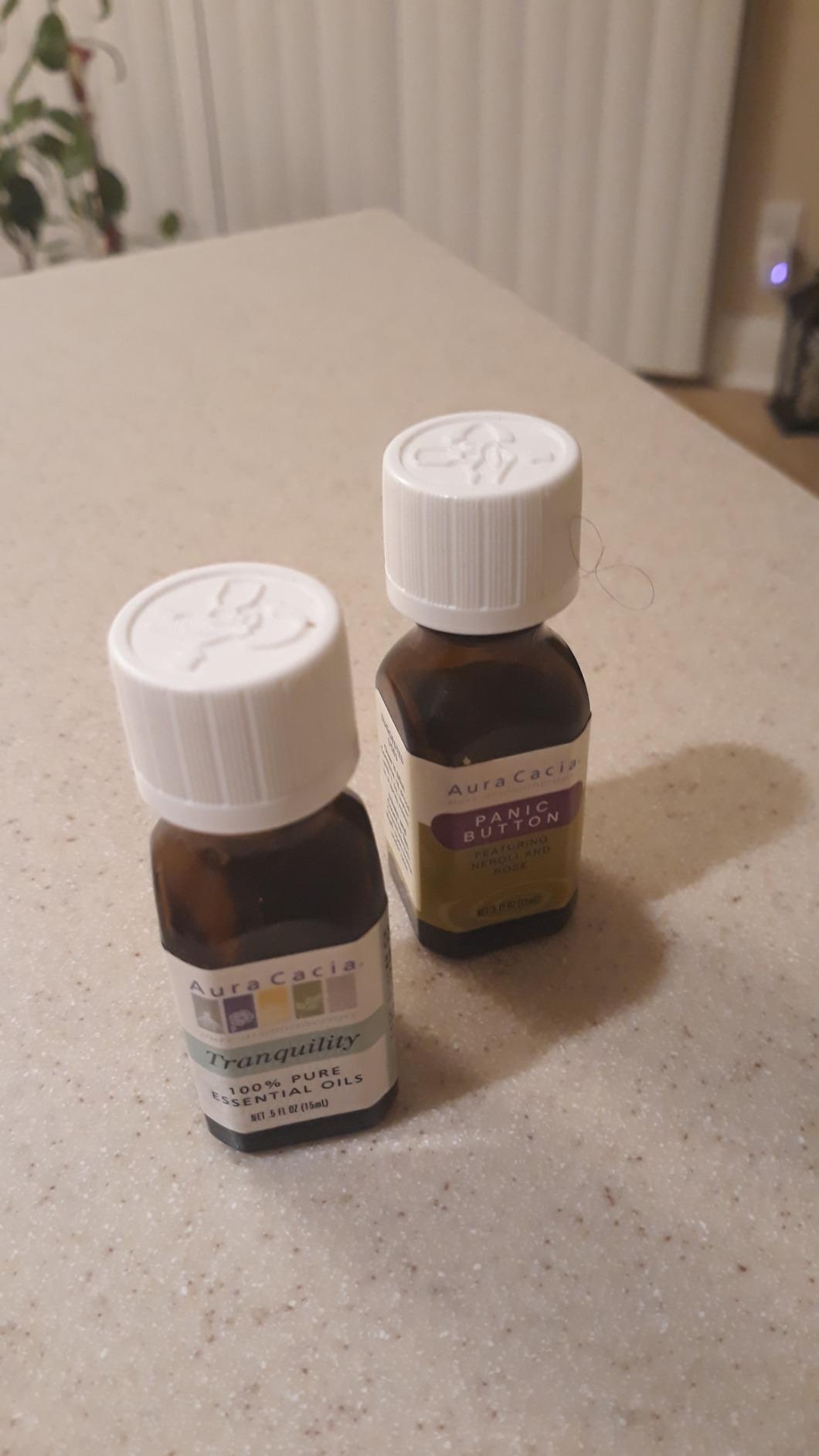 Aura Cacia Discover Essential Oils Kit, 4-Pack, Lavender, Eucalyptus, Peppermint & Tea Tree Oils, Excellent Starter Set customer photo 1