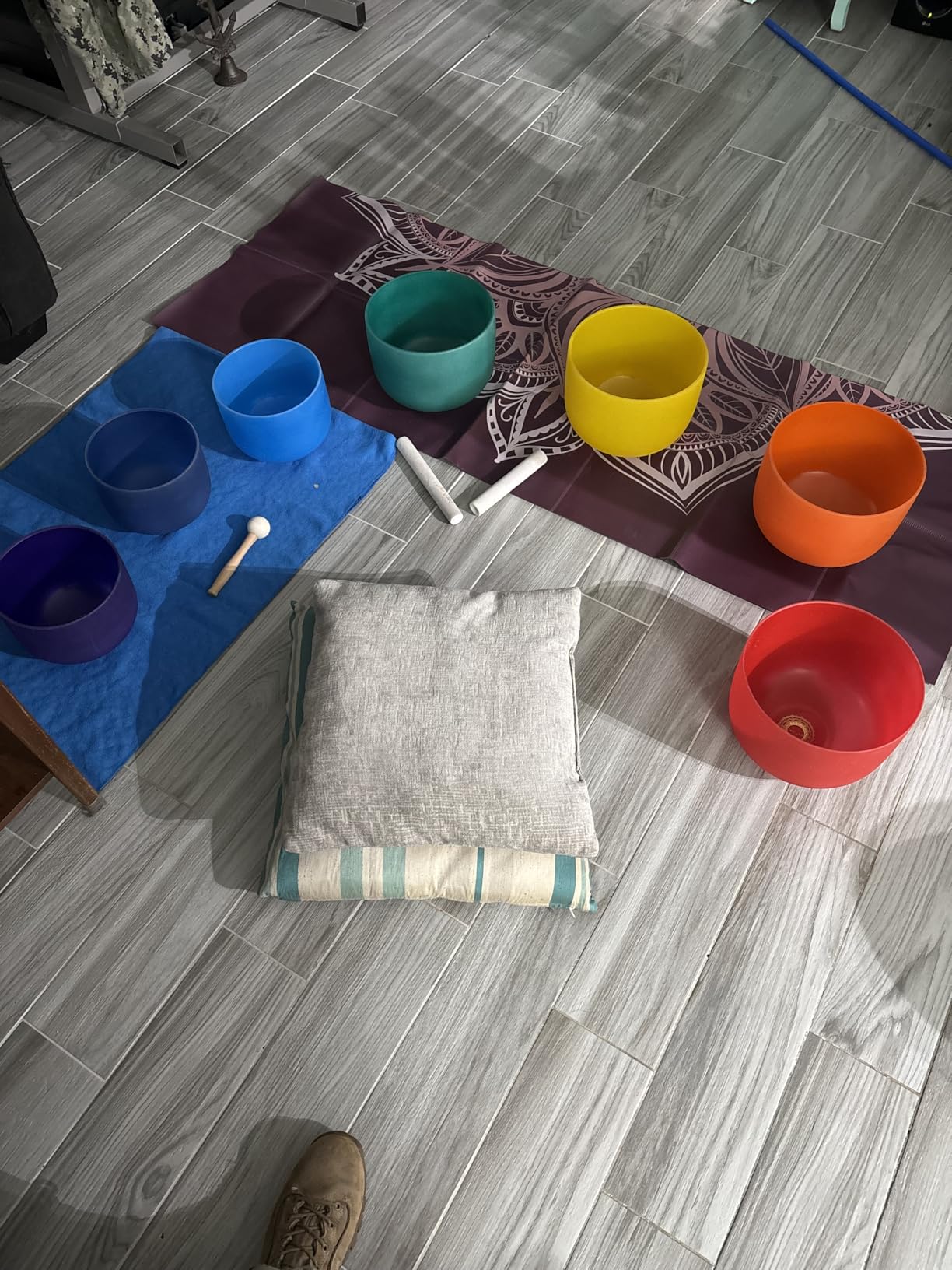 TOPFUND 6-12 inch 440Hz Chakra Set of 7 Crystal Singing Bowls with Heavy Duty Carrying Case and Singing Bowl Mallets customer photo 1