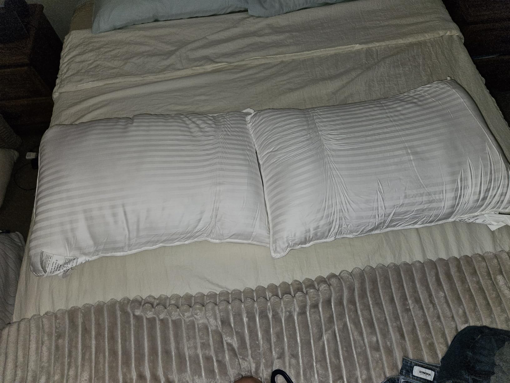 Beckham Hotel Collection Bed Pillows Standard/Queen Size Set of 2 - Original Soft Down Alternative Pillow for Sleeping - Soft Support for Back, Stomach or Side Sleepers customer photo 1
