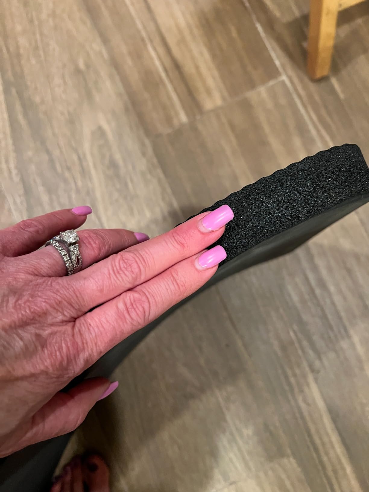 Kinesis Yoga Knee Pad Cushion - Extra Thick 1 inch (25mm) for Pain Free Yoga - Includes Breathable Mesh Bag for Easy Travel and Storage (Does Not Include Yoga Mat) customer photo 1