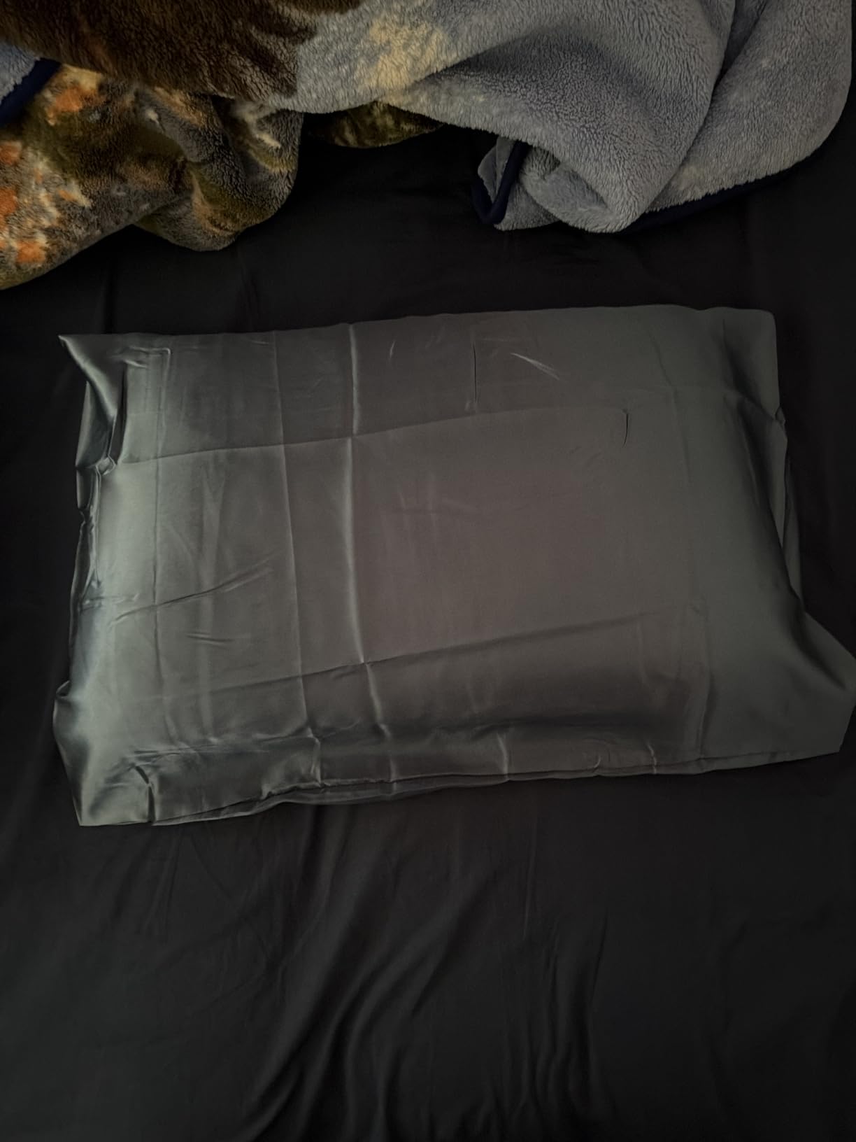 Bedsure Satin Pillowcase, Similar to Silk Pillow Cases Queen Size Set of 2, Cooling Pillow Case Covers with Envelope Closure, Room Decor Gifts for Women Men, Silver Grey, 20x30 Inches, 2pcs customer photo 2