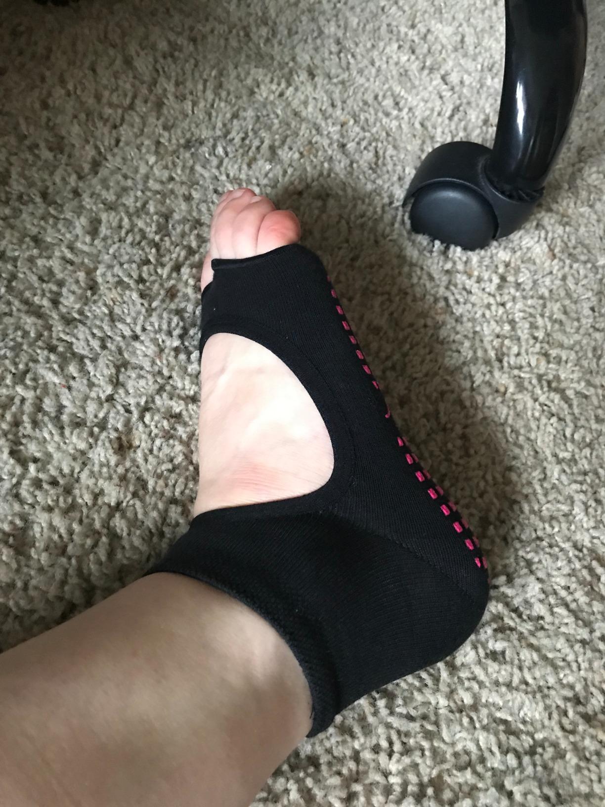 Tucketts Allegro Toeless Pilates Socks with Grips for Women, Non-Slip Open-Toe Grip Socks for Yoga, Barre, Dance, Reformer, Home - Moisture-Wicking, S/M, Size 6-9 - Black Swan - 1 Pair customer photo 1