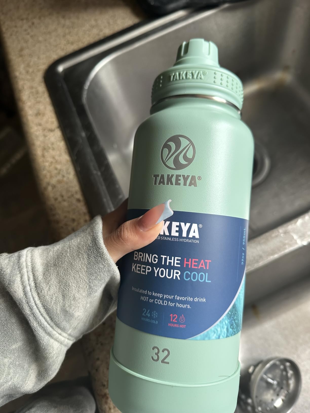 Takeya Actives Insulated Stainless Steel Water Bottle with Spout Lid, 32 Ounce, Midnight customer photo 1