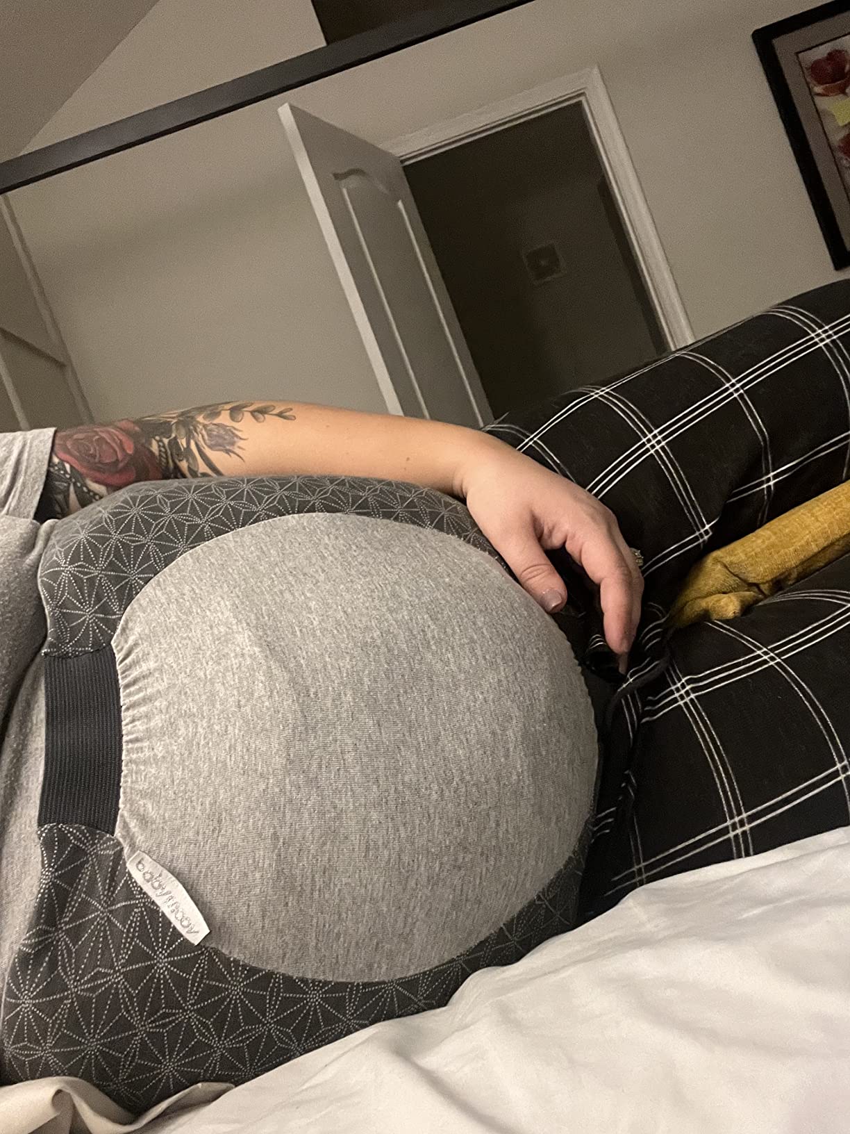 Babymoov Dream Belt Sleep Aid, Maternity Sleep Support & Wedge for Ultimate Comfort during Pregnancy, Large / X-Large, Grey customer photo 1