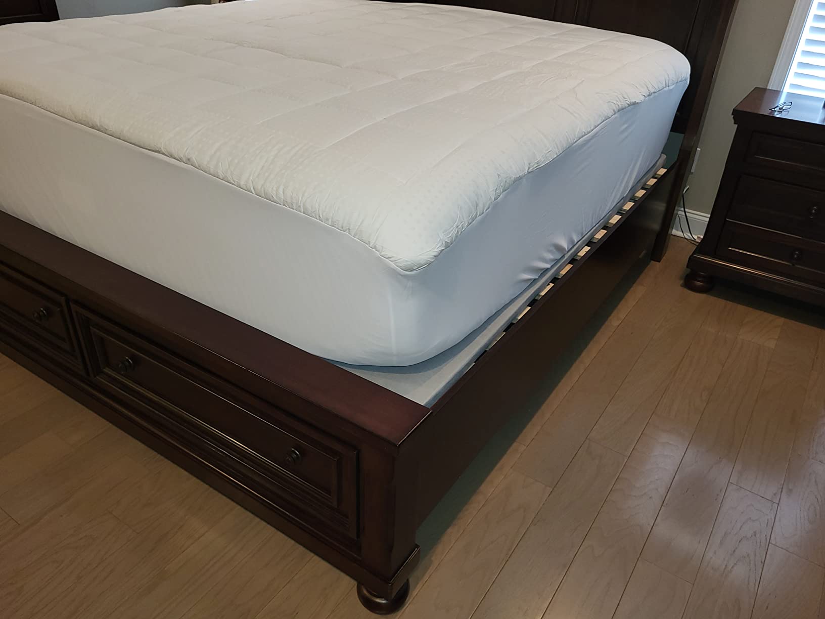EASELAND Queen Size Mattress Pad Pillow Top Mattress Cover Quilted Fitted Mattress Protector Cotton Top Stretches up 8-21