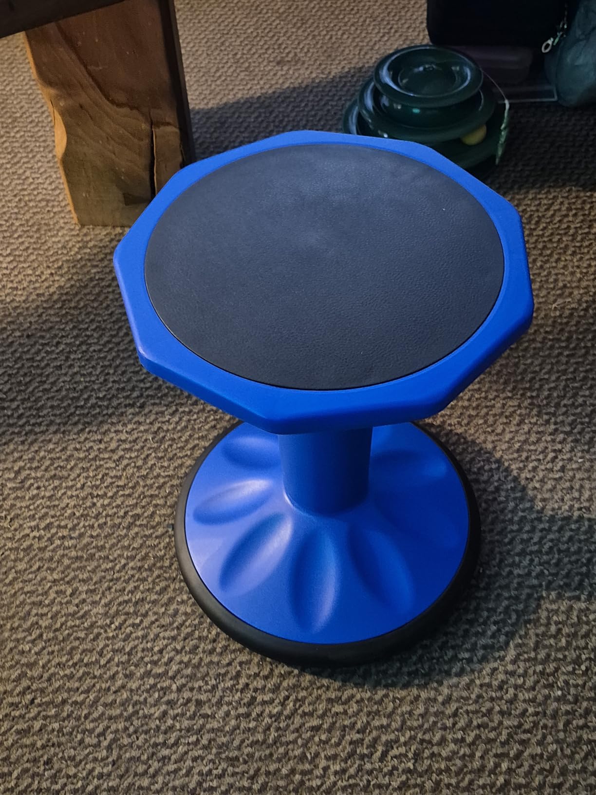 Giantex Wobble Stools for Classroom Seating, Wiggle Stool with Adjustable Height, 24 Inch Active Learning Stool, Sitting Balance Chair for School, Office Stand Up, Flexible Seating Wobble Chair(Black) customer photo 1