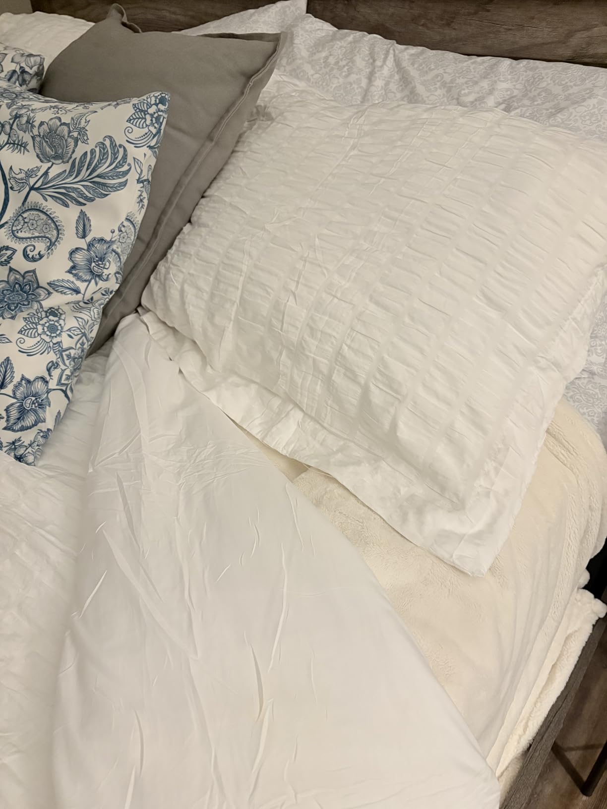 COHOME King Size Cooling Comforter, All-Season Quilted Down Alternative Duvet Insert, Luxury Hotel Breathable GentleSoft Comforter with Anti-Clump Tech & 8 Tab - Reversible - White 90 x 102 inches customer photo 2