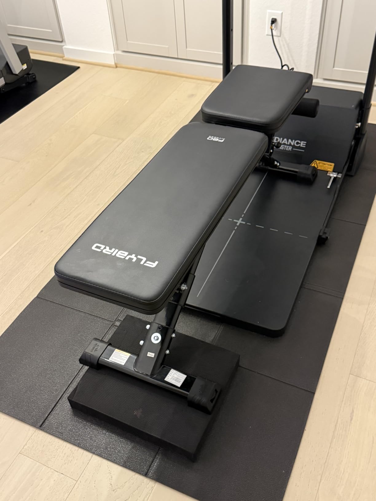 FLYBIRD WB5 Weight Bench, ASTM-Certified 800LBS Adjustable Weight Bench Workout Bench Foldable for Home Gym, 90 to -30 FID and 30in Extended Backrest for Bench Press Strength Training Exercise customer photo 1