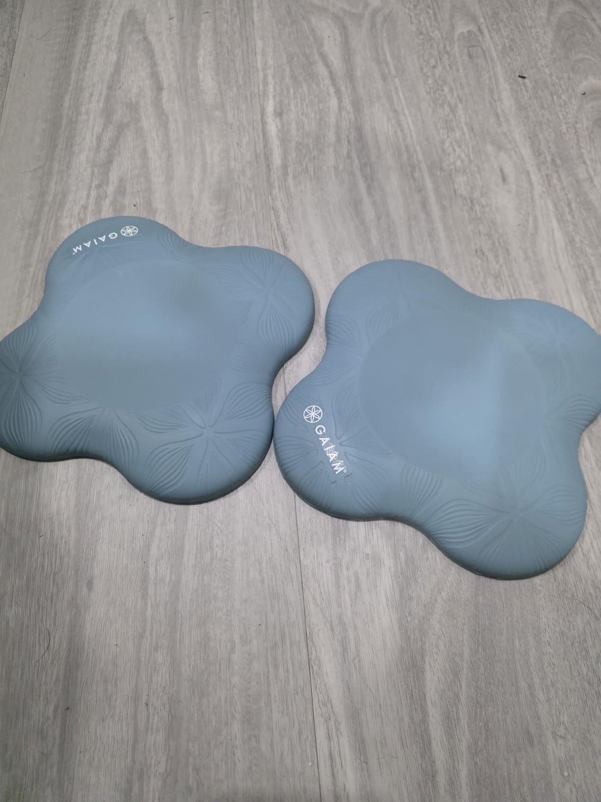 Gaiam Yoga Knee Pads (Set of 2) - Yoga Props and Accessories for Women/Men Cushions Knees and Elbows for Fitness, Travel, Meditation, Kneeling, Balance, Floor, Pilates customer photo 2