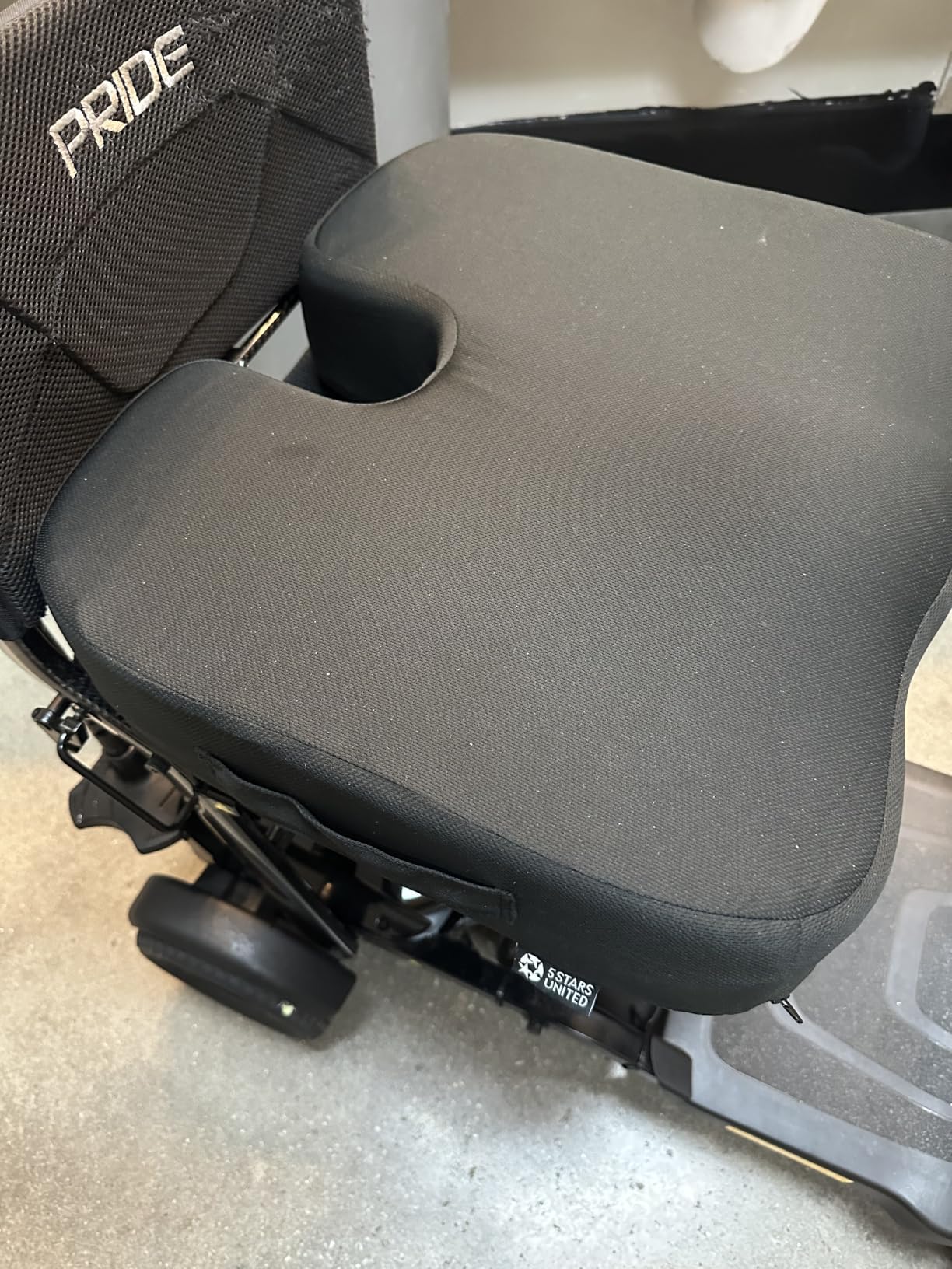 5 STARS UNITED Seat Cushion - Memory Foam Chair Cushion for Tailbone Pain Relief - Ergonomic Support for Coccyx, Sciatica & Butt - Office, Desk & Gaming Chair, Car Seat, Wheelchair, Airplane, Black customer photo 2