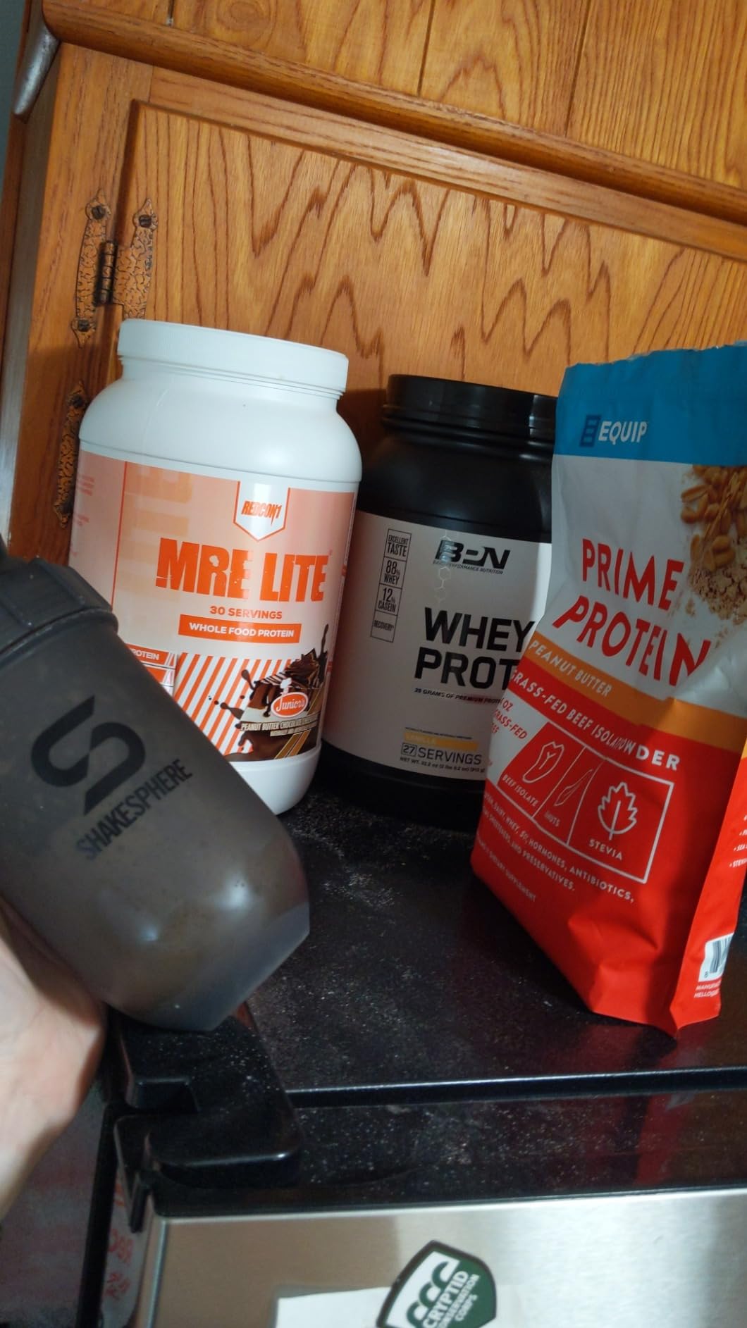 SHAKESPHERE Shaker Bottle - 24oz Leak Proof Protein Shaker Bottle for Pre Workout, Smoothie, and Powder Drink Mixes, No-Blade Mixer for Gym, BPA-Free, Easy Clean (Matte Black) customer photo 2