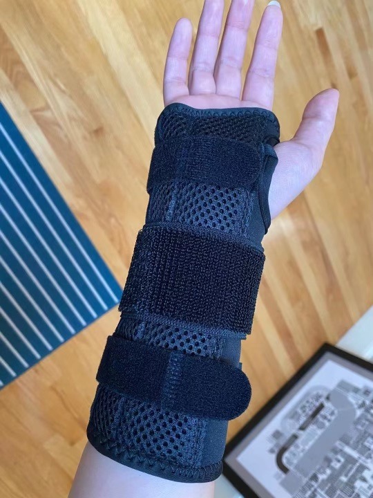 BraceUP Carpal Tunnel Wrist Brace - Metal Wrist Splint for Hand and Wrist Support, Tendonitis Arthritis Pain Relief customer photo 1