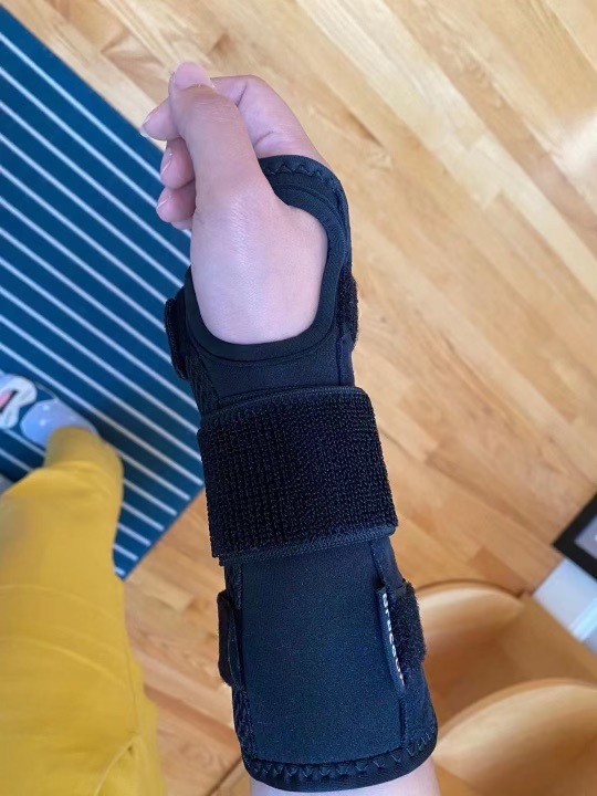 BraceUP Carpal Tunnel Wrist Brace - Metal Wrist Splint for Hand and Wrist Support, Tendonitis Arthritis Pain Relief customer photo 2
