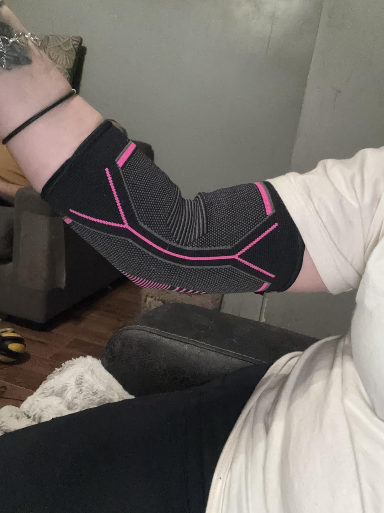 Kunto Fitness Elbow Brace Compression Support Sleeve (Shipped From USA) for Tendonitis, Tennis Elbow, Golf Elbow Treatment - Reduce Joint Pain During Any Activity! customer photo 1