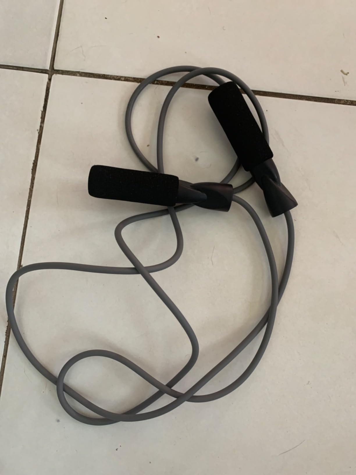 Amazon Basics Jump Rope for Exercise, Cardio and Home Workout, Length Adjustable, 118 Inches customer photo 2