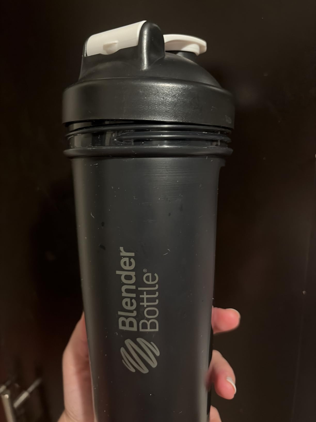 BlenderBottle Classic V2 Shaker Bottle Perfect for Protein Shakes and Pre Workout, 28-Ounce, Clear/Black customer photo 2