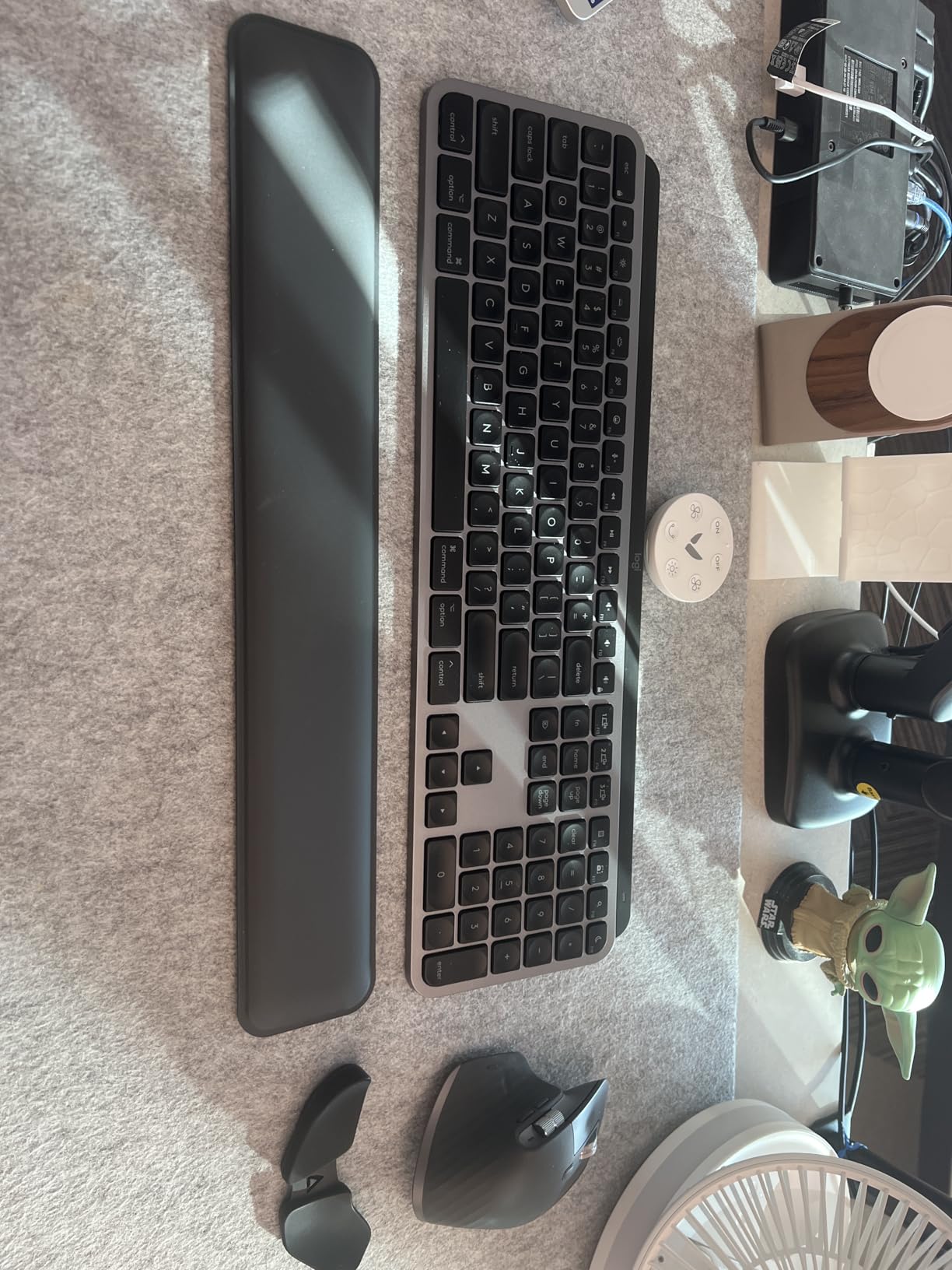 Logitech Palm Rest for MX Keys, Premium, No-Slip Support for Hours of Comfortable Typing, Black customer photo 2