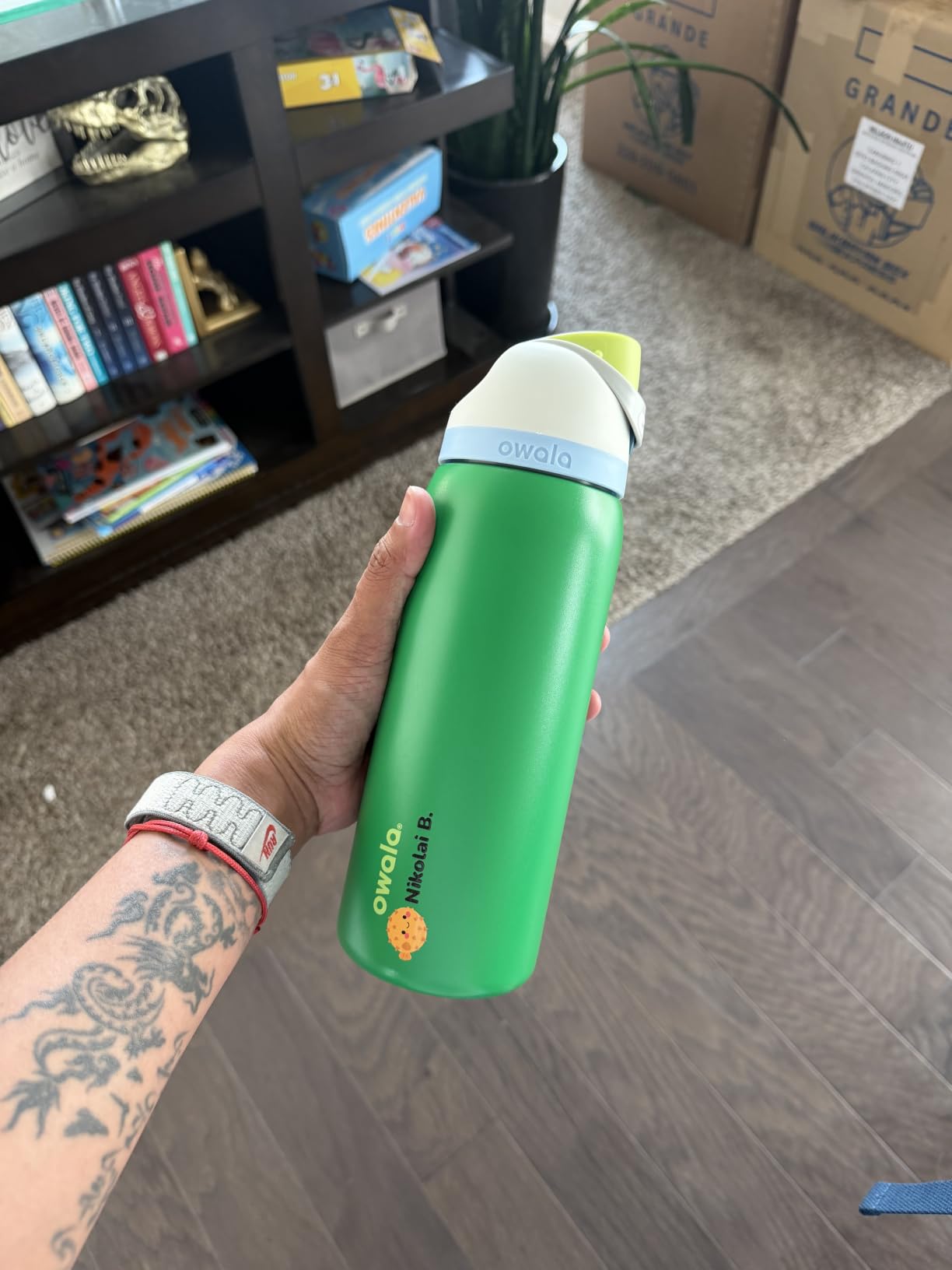 Owala FreeSip Insulated Stainless Steel Water Bottle with Straw, BPA-Free Sports Water Bottle, Great for Travel, 24 Oz, Very, Very Dark customer photo 2