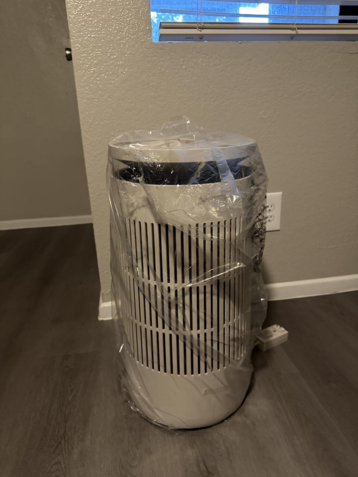 Blueair 2-in-1 Pro Air Purifier & Humidifier for Large Rooms, HEPASilent Removes 99.97% Allergens, Dust, Smoke, Up to 1,875 sq ft, Smart App, Skin-Hydration Mode, 360 InvisibleMist customer photo 2