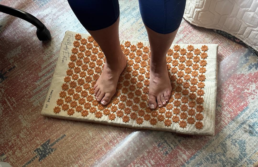 Glanzstück Berlin Acupressure Mat Set Premium, Beginner Suitable, Made of Linen, Neck and Back Pain Relief, with Pillow (Heat Function) & Bag, Sustainable customer photo 1