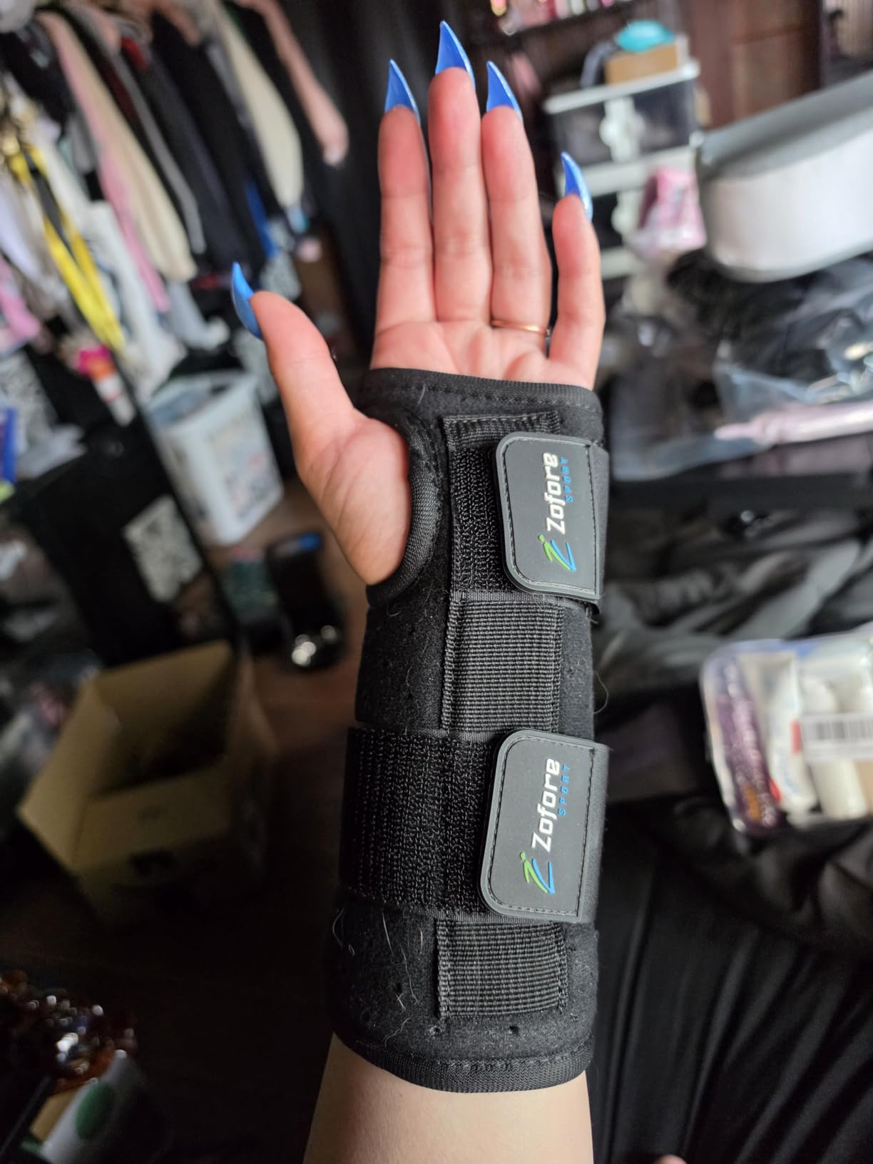 Carpal Tunnel Wrist Brace Night Support and Metal Splint Stabilizer [Single] - Helps Relieve Tendinitis Arthritis Carpal Tunnel Syndrome Pain - Reduces Recovery Time for Men Women - Right (S/M) customer photo 2