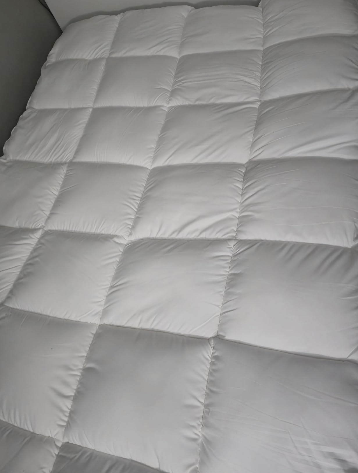 ELEMUSE Queen Mattress Topper for Back Pain, Extra Thick Mattress Pad Cover, Plush Soft Pillowtop with Elastic Deep Pocket, Overfilled Down Alternative Filling customer photo 1