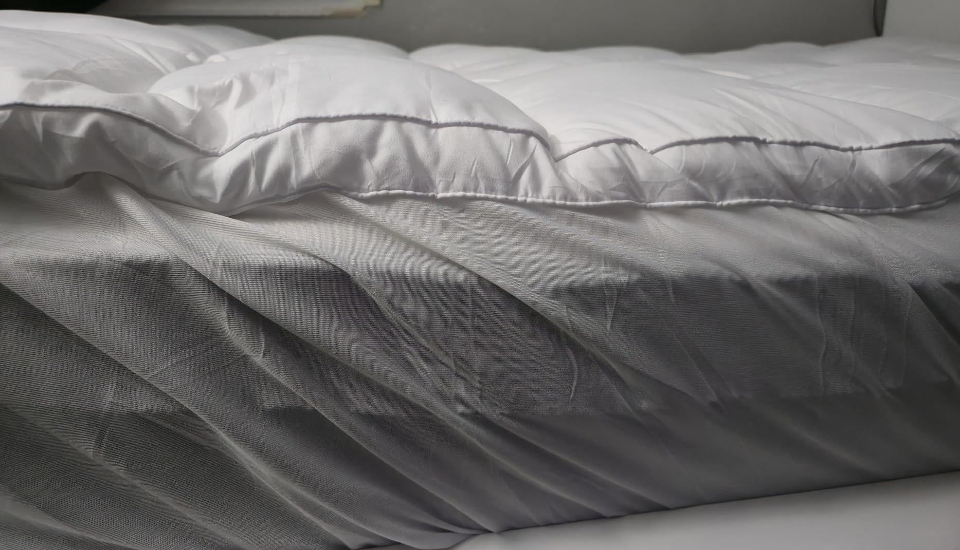 ELEMUSE Queen Mattress Topper for Back Pain, Extra Thick Mattress Pad Cover, Plush Soft Pillowtop with Elastic Deep Pocket, Overfilled Down Alternative Filling customer photo 2