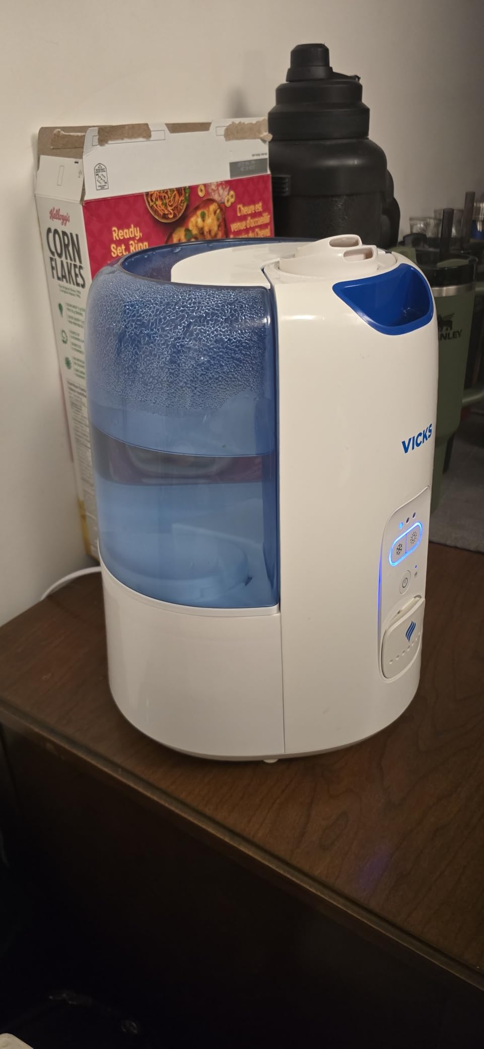 Vicks Dual Comfort Cool + Warm Mist Humidifier for Bedrooms With Fusion Technology, Compatible with Vicks VapoPads and VapoSteam, White customer photo 1