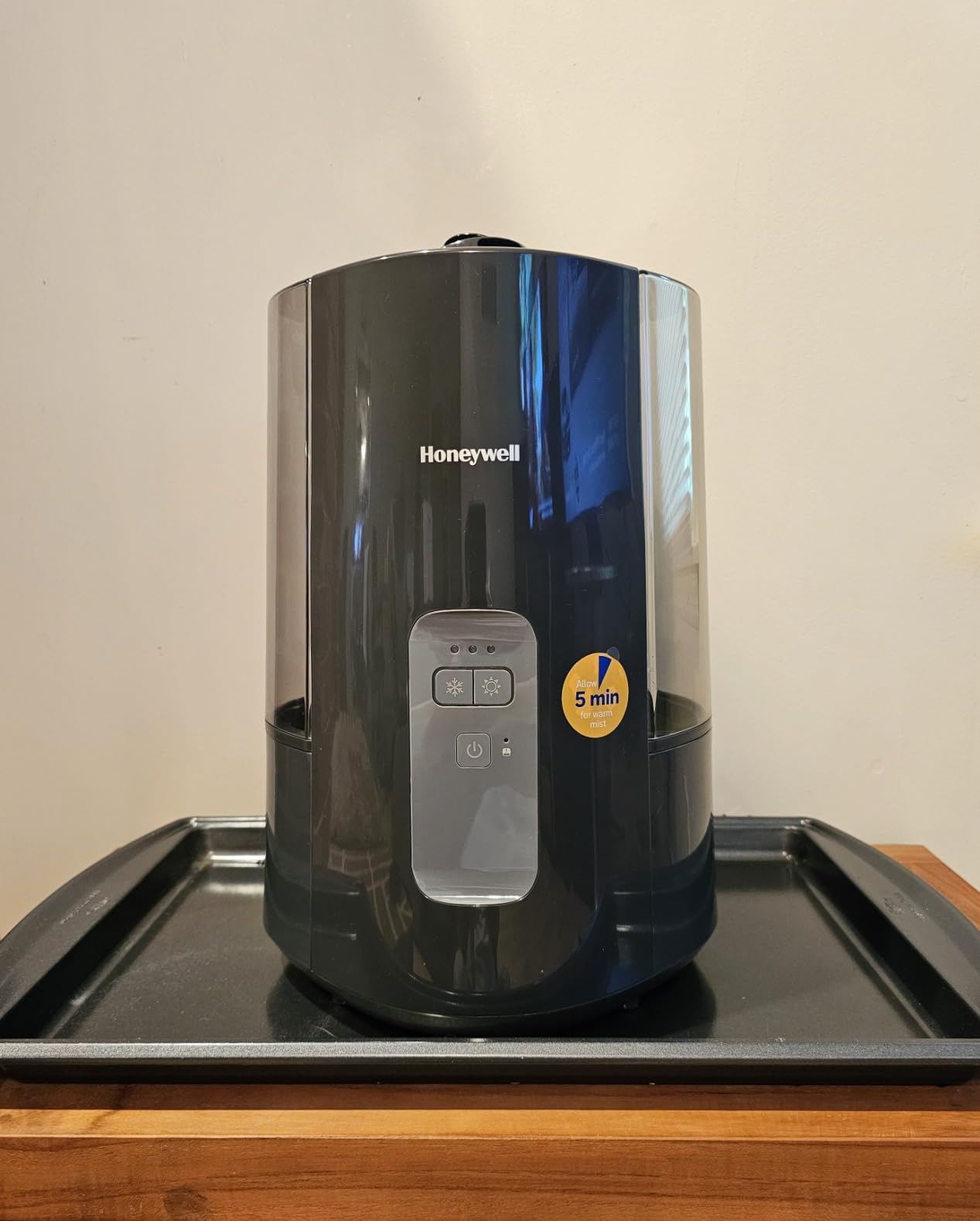 Honeywell Dual Comfort Cool + Warm Mist humidifier. Humidifier for Bedroom, Office, Living Room and Home. Provides Temporary Relief from Dry air discomforts - Black, HWC775B customer photo 2