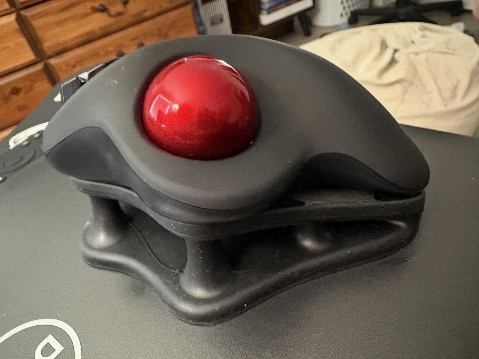 Nulea M501 Wireless Trackball Mouse, Rechargeable Ergonomic, Easy Thumb Control, Precise & Smooth Tracking, 3 Device Connection (Bluetooth or USB Receiver), Compatible for PC, Laptop, Mac, Windows customer photo 2