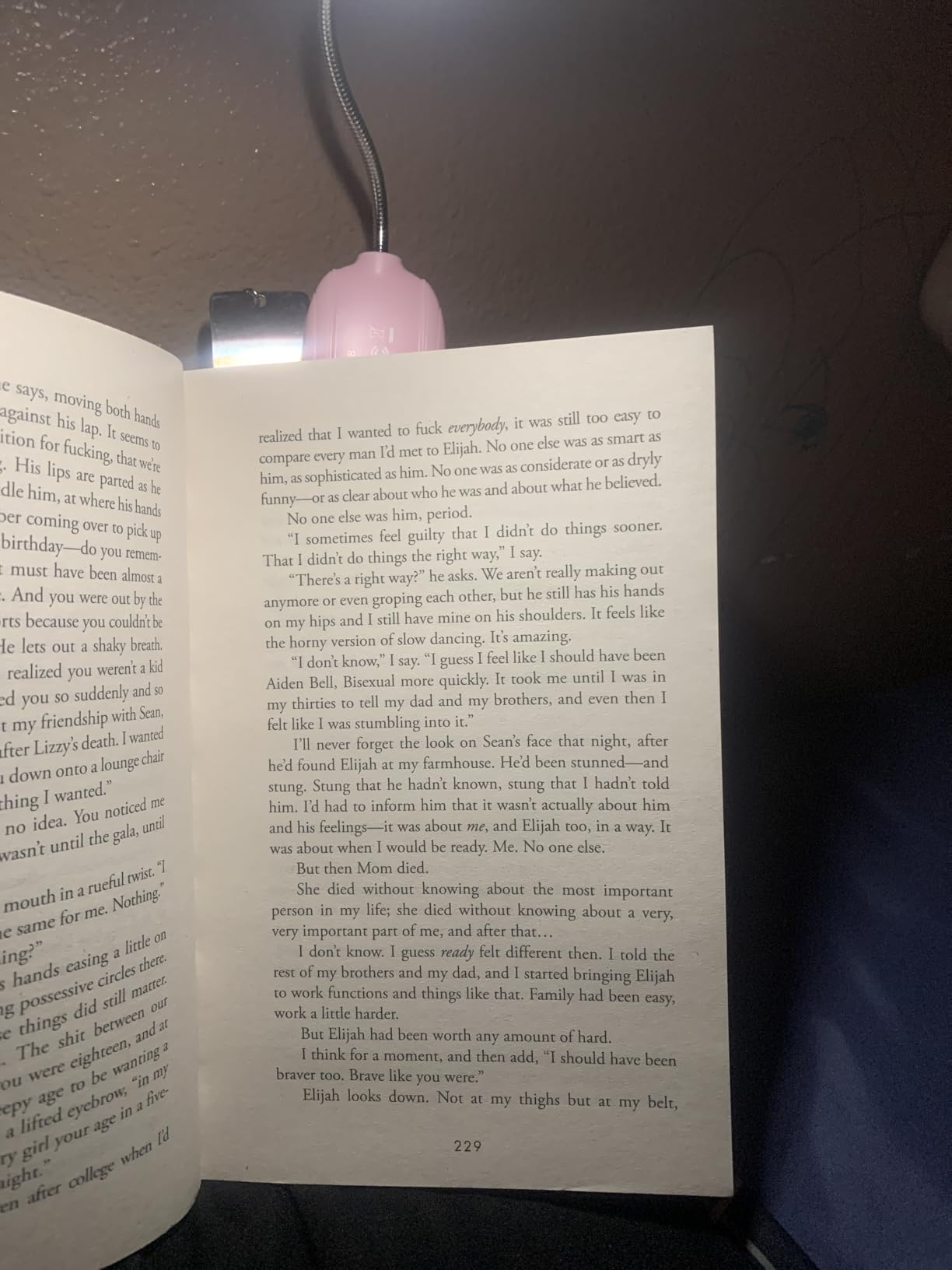 Monotremp Book Lights for Reading at Night in Bed, 80 Hours Runtime Rechargeable Reading Lights for Books in Bed, 3 Brightness Levels x 3 Color Temperatures, 1.3 oz Lightweight customer photo 1