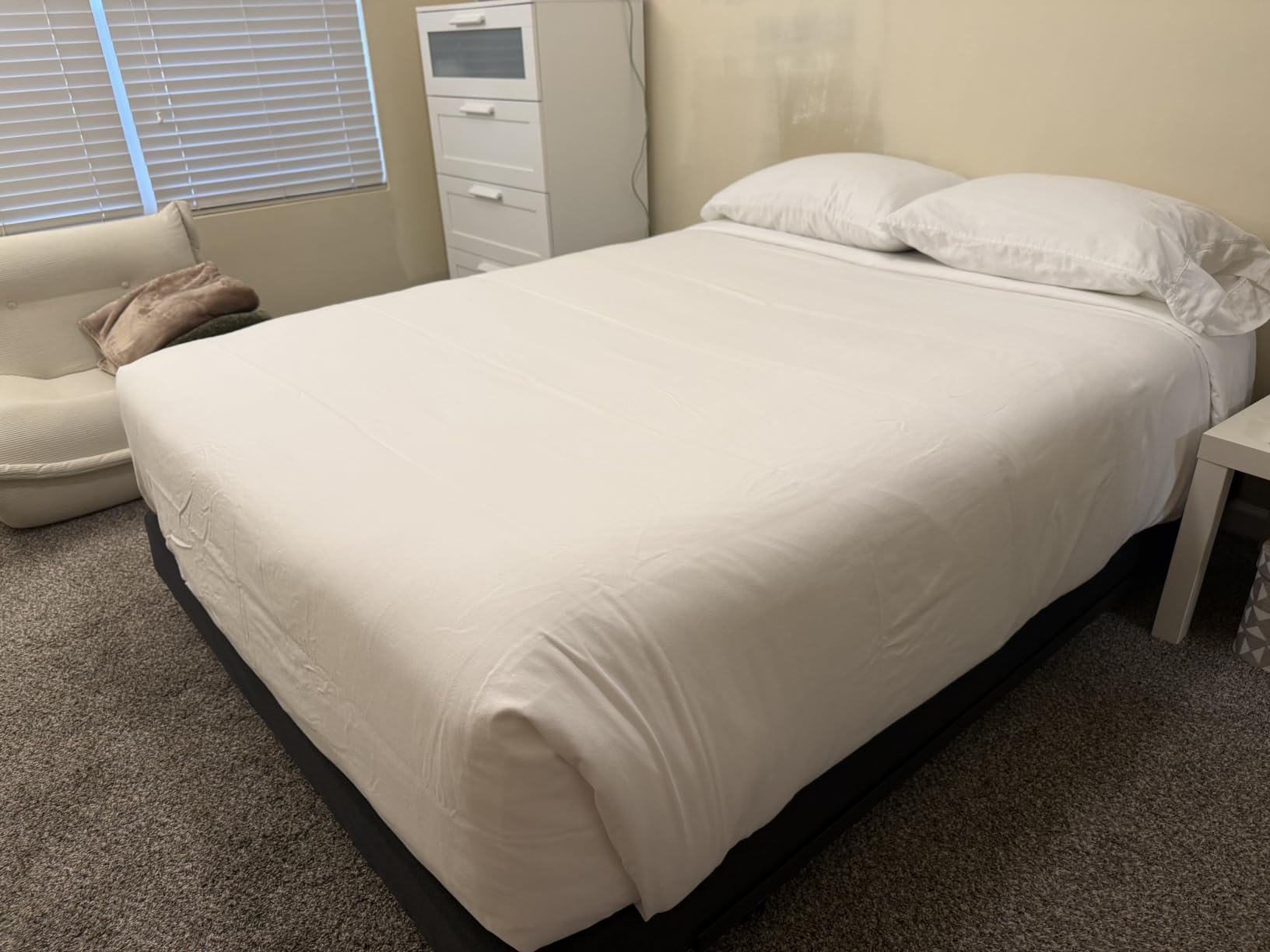 Bedsure Duvet Insert Queen Size - Lightweight Comforter, Quilted Cooling Duvet Insert, Down Alternative Summer Comforter with 8 Tabs, Ultra Soft, Striped, Machine Washable, Queen, White, 88x88 inches customer photo 2