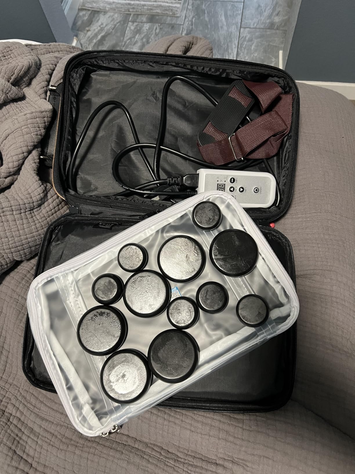 SereneLife Portable Massage Stone Warmer Set - Electric Spa Hot Stones Massager and Heater Kit with 6 Large and 6 Small Round Shaped Basalt Massaging Rocks, Digital Controller Heating Bag customer photo 2