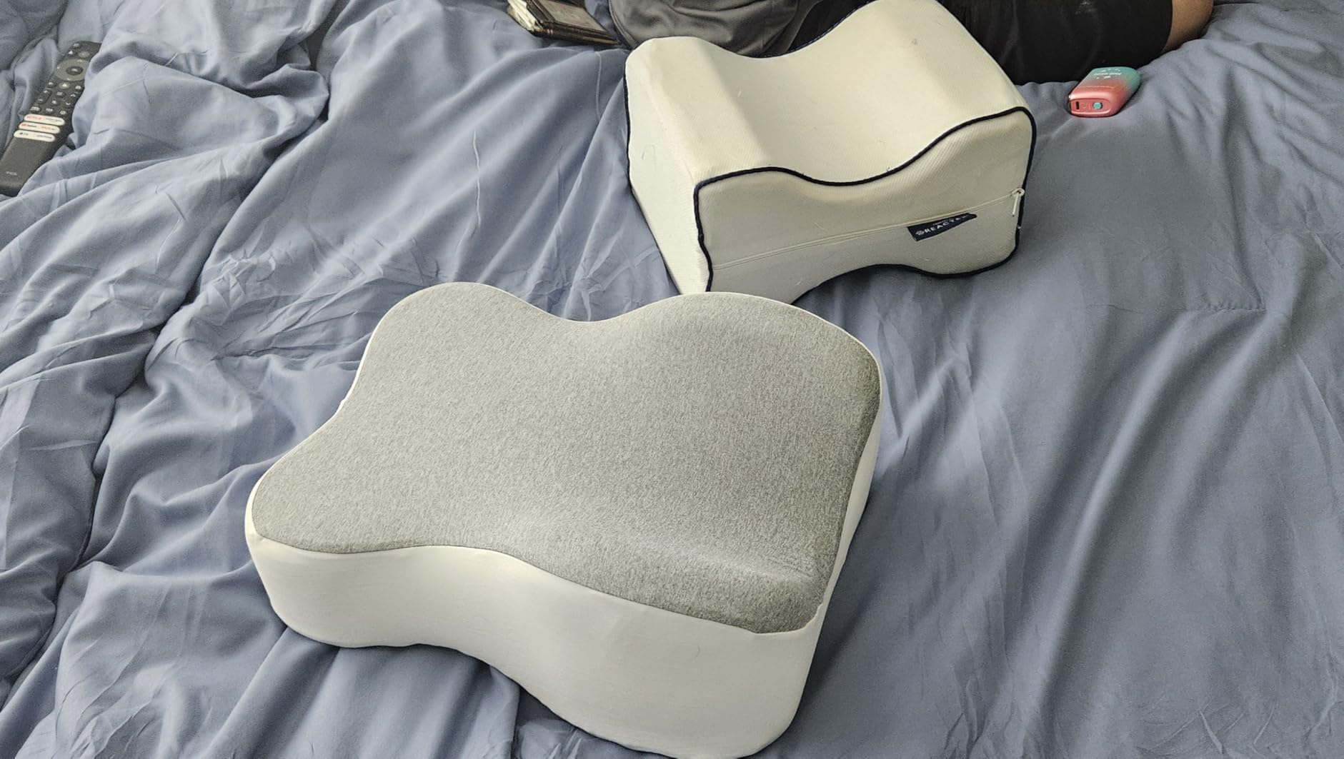 Long Knee Pillow for Side Sleepers Separates Full Thighs for Alignment | Memory Foam Leg Pillow for Knees, Hips, Back Pain Relief When Side Sleeping Spine Alignment Support for Knee Surgery Recovery customer photo 1
