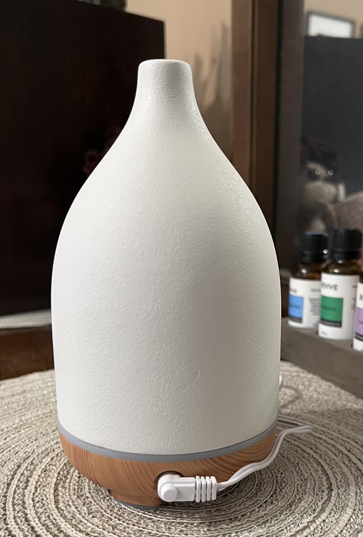 InnoGear Oil Diffuser, 150ML Ceramic Diffuser for Essential Oils Handcrafted Aromatherapy Diffuser Mother's Gift Ultrasonic Cool Mist Humidifier with 2 Mist Modes Waterless Auto Off for Home, White customer photo 2
