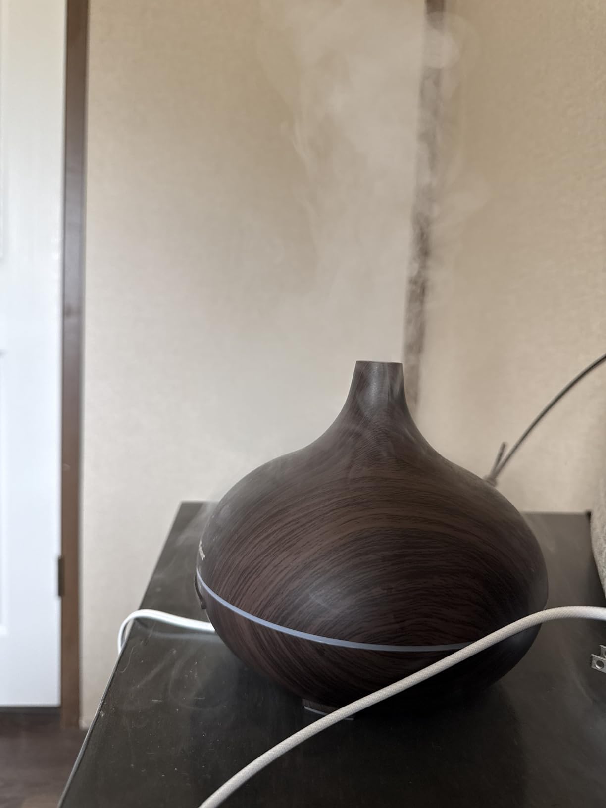 InnoGear Aromatherapy Diffuser & 10 Essential Oils Set, 400ml Diffuser Ultrasonic Diffusers for Home Cool Mist Humidifier with 4 Timers 7 Colors Light Waterless Auto Off, Dark Wood Grain customer photo 1