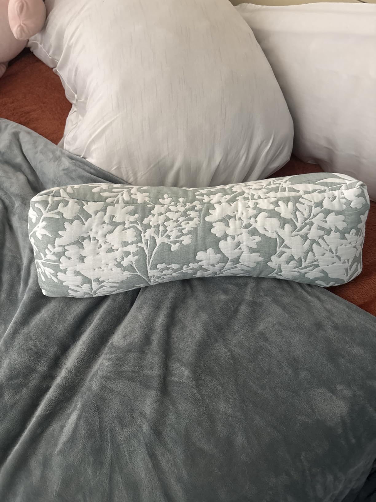 Buckwheat Neck Support Pillow Cervical Neck Cylinder Bolster Pillow, Buckwheat Hulls Adjustable Roll Pillow, Neck Pain Relief for Back and Side Sleepers Round Pillows for Lunch Break beige, 6*15 inch customer photo 2