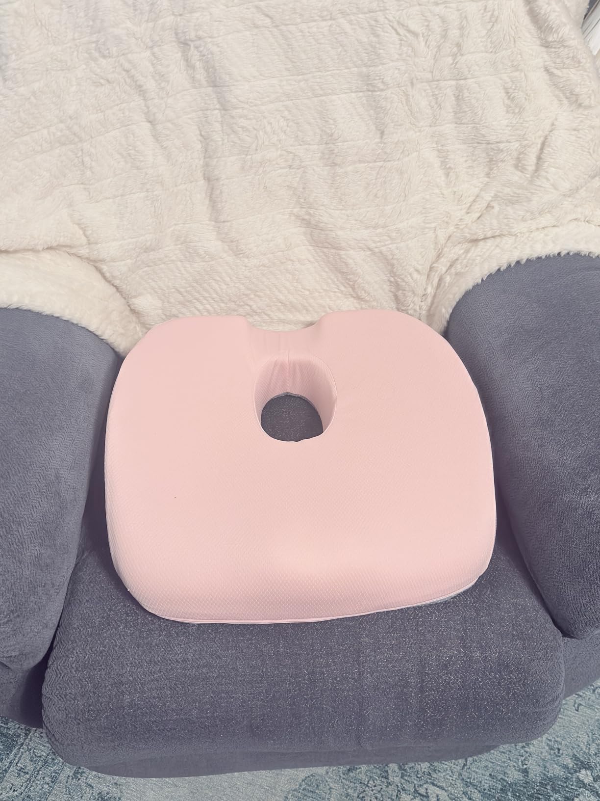 AUVON Innovative Donut Pillow Hemorrhoids Scientific Center Hole and Tailbone Cutout, Orthopedic Pain Relief Donut Seat Cushion for Coccyx, Sciatica, Postpartum Pregnancy, After Surgery Sitting Relief customer photo 2