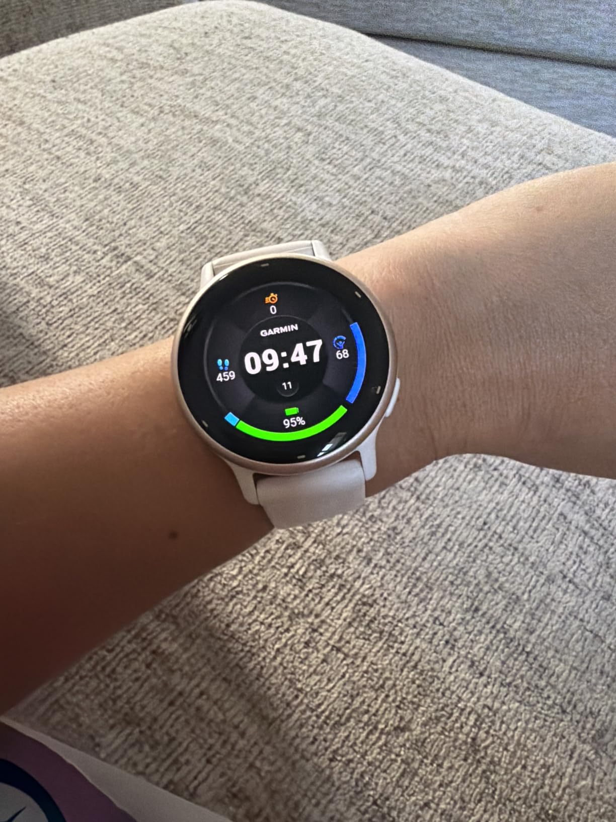 Garmin vívoactive 5, Health and Fitness GPS Smartwatch, AMOLED Display, Up to 11 Days of Battery, Ivory customer photo 1