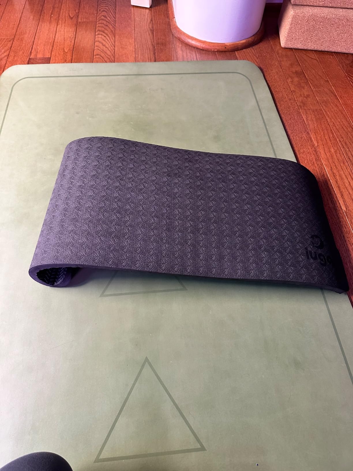 IUGA Yoga Knee Pads Cushion Non-Slip Knee Mat for Elbows Wrist Pain in Yoga Planks Floor Exercises Portable Extra-thick Cushioning customer photo 1