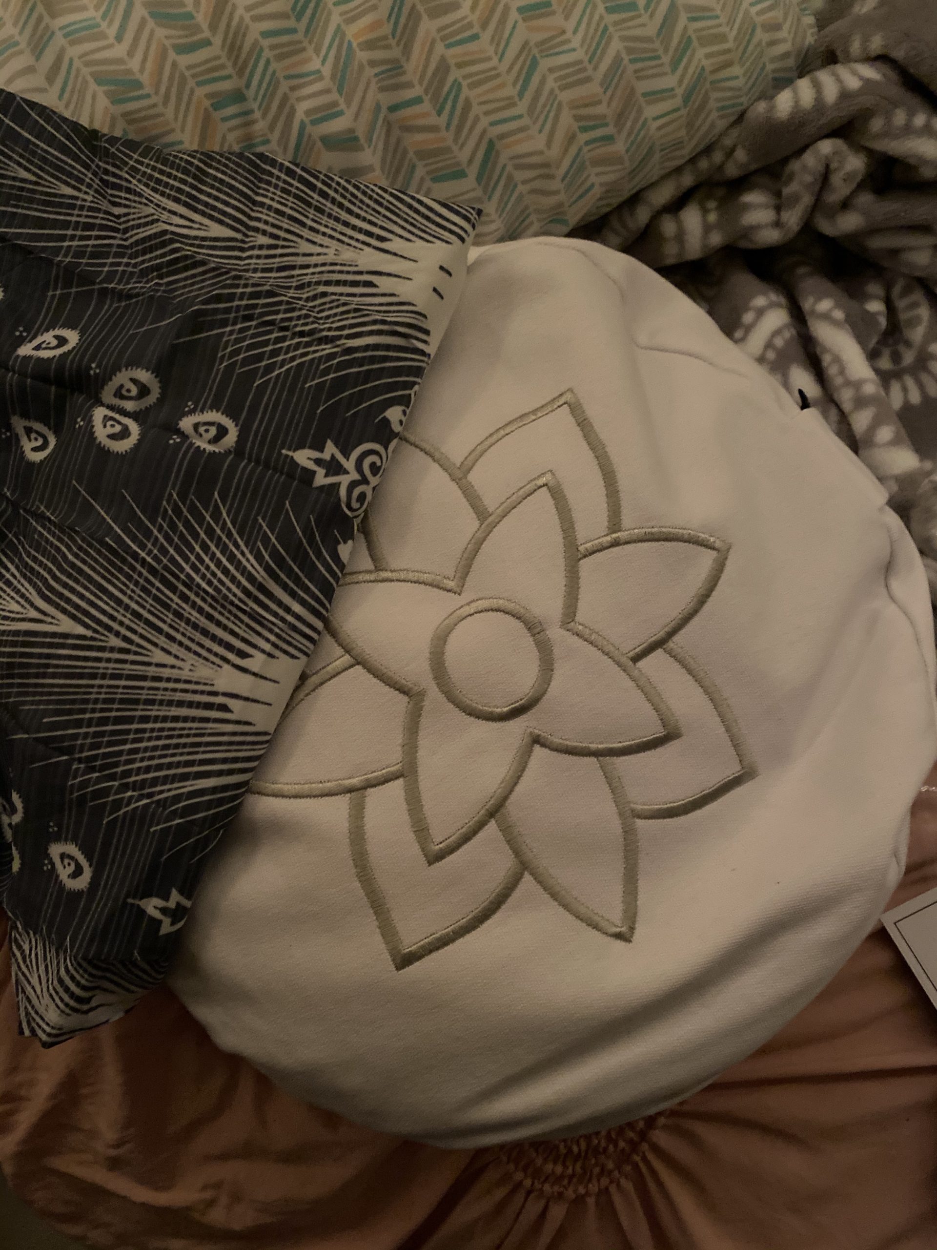 Mindful & Modern Large Meditation Cushion for Zafu Yoga - Meditation Pillow for Sitting on the Floor - Buckwheat Hull Filled Yoga Cushion with Removable, Washable 100% Cotton Cover and Carry Handle customer photo 1
