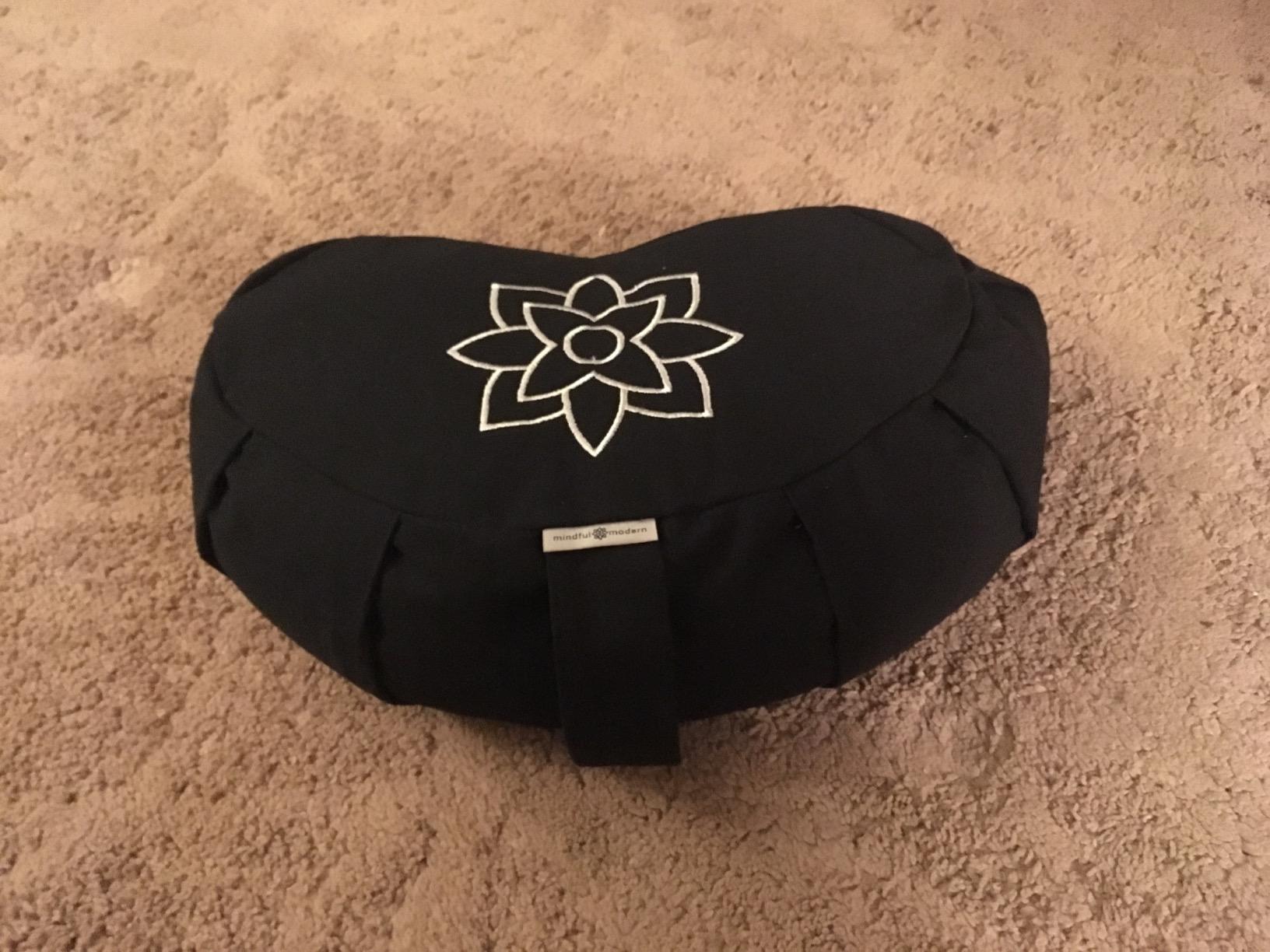 Mindful & Modern Large Meditation Cushion for Zafu Yoga - Meditation Pillow for Sitting on the Floor - Buckwheat Hull Filled Yoga Cushion with Removable, Washable 100% Cotton Cover and Carry Handle customer photo 2